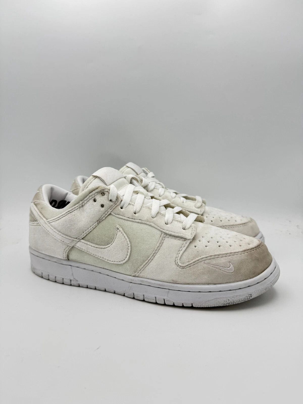 Dover Street Market × Nike DSM Nike Dunk Low Velvet White Size US 9.5 / EU 42-43 - 2 Thumbnail