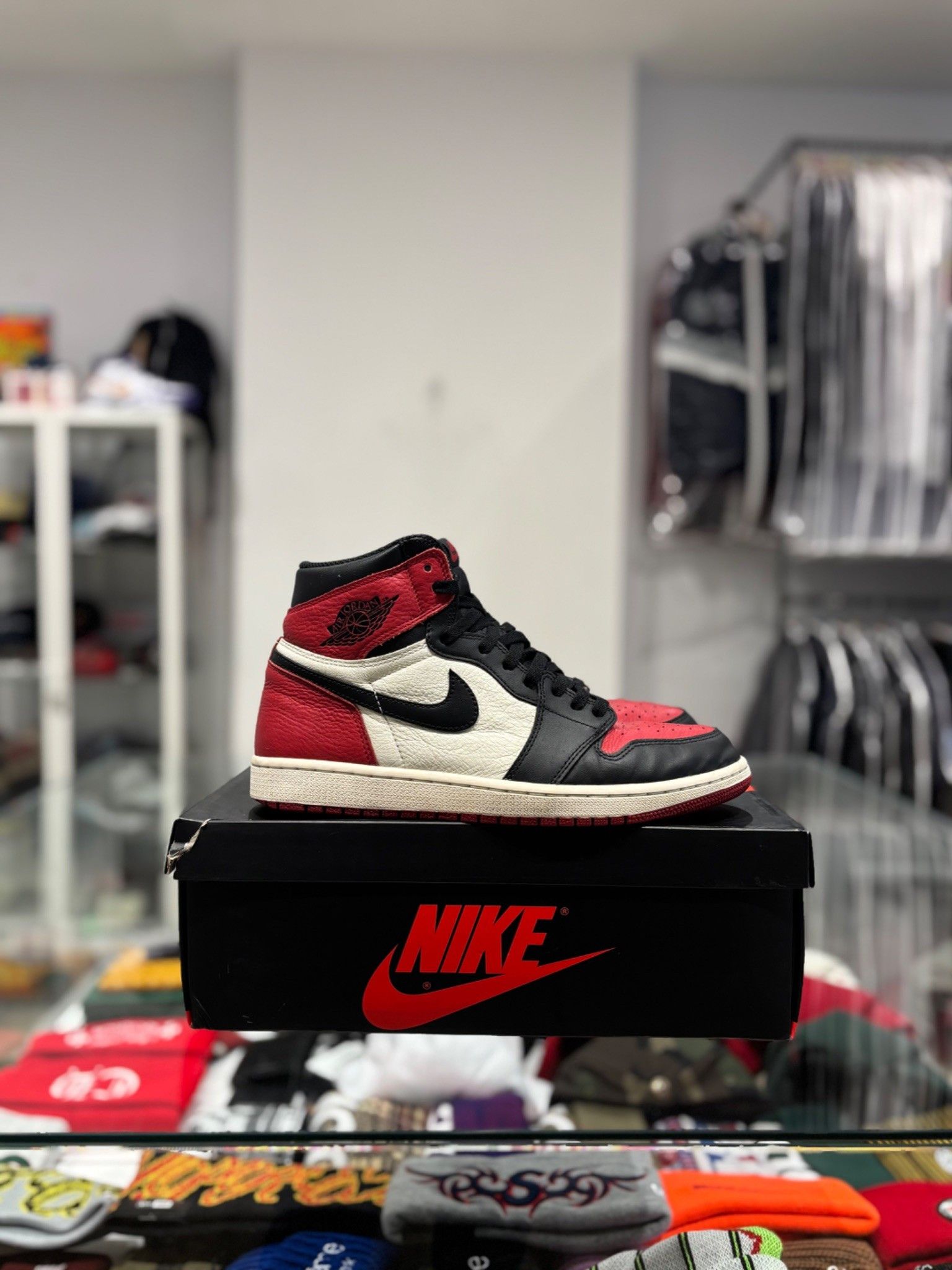 Jordan Brand Jordan 1 High Bred Toe Size US 10.5 / EU 43-44 - 1 Thumbnail