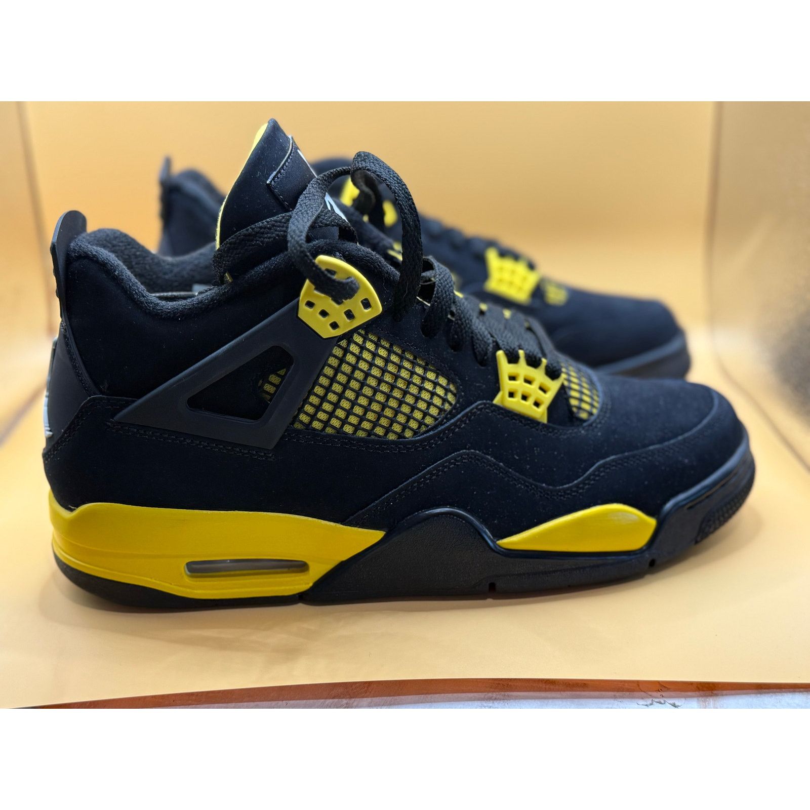 Jordan Brand Jordan 4 Thunder Size 9.5 Size US 9.5 / EU 42-43 - 1 Thumbnail
