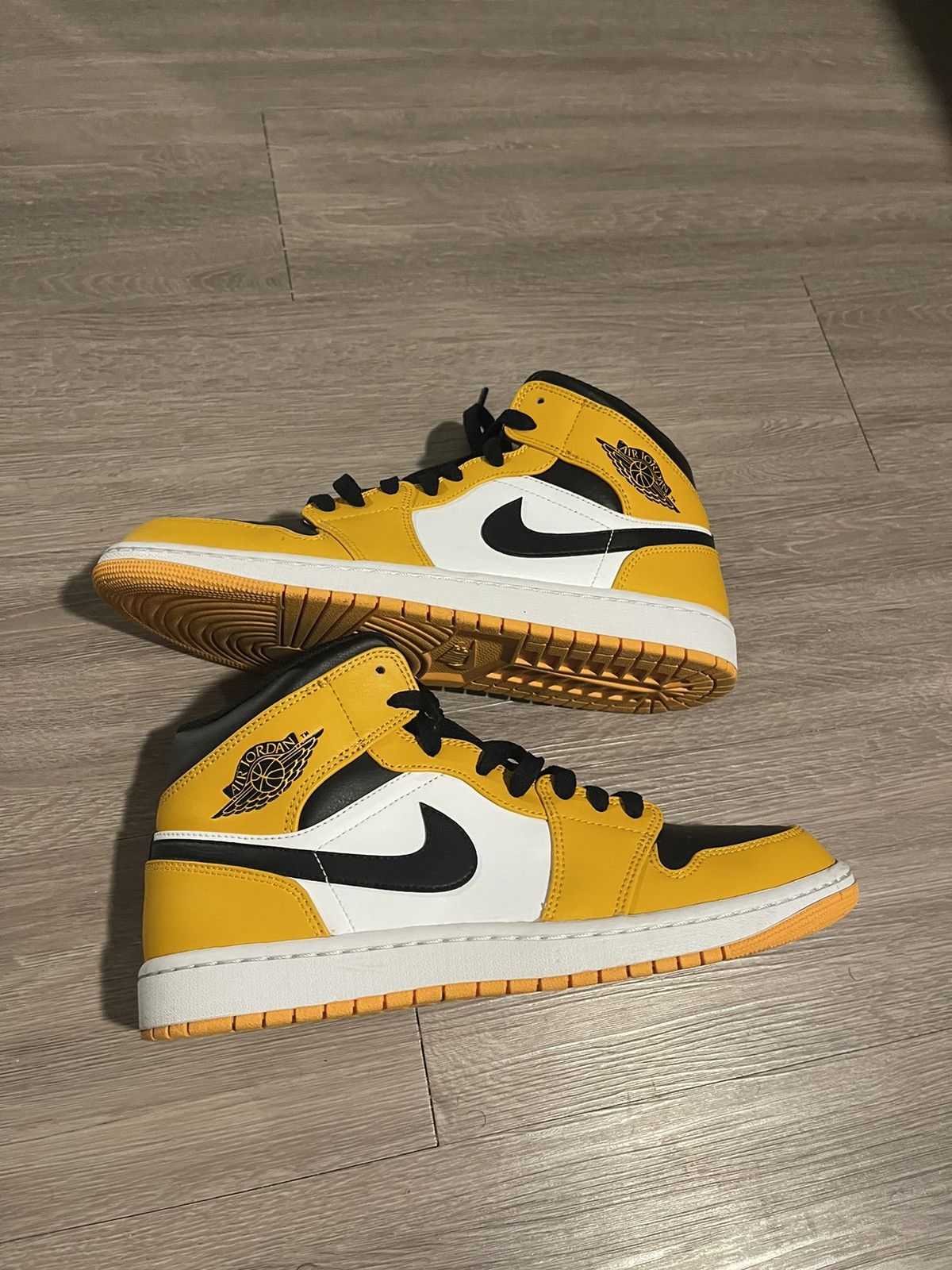Jordan Brand Jordan 1 Mid Taxi Size US 10.5 / EU 43-44 - 1 Thumbnail