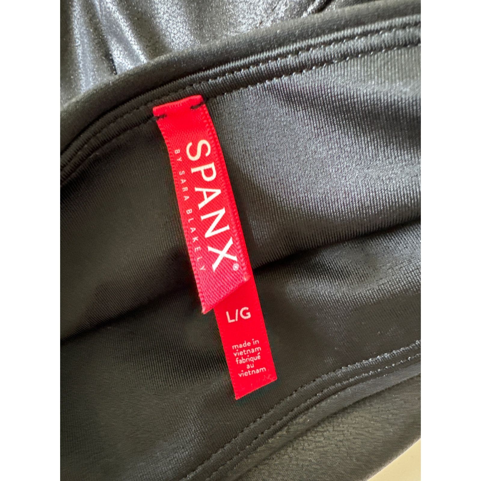 Spanx SPANX Faux Leather Leggings Black Size LARGE Size 30" / US 8 / IT 44 - 7 Thumbnail