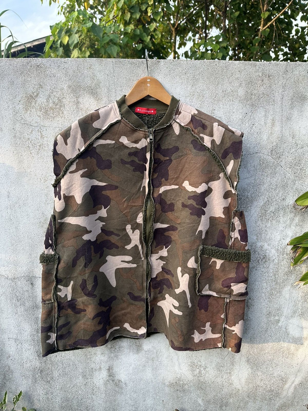 Japanese Brand Camo jacket sleeveless Size US L / EU 52-54 / 3 - 1 Thumbnail