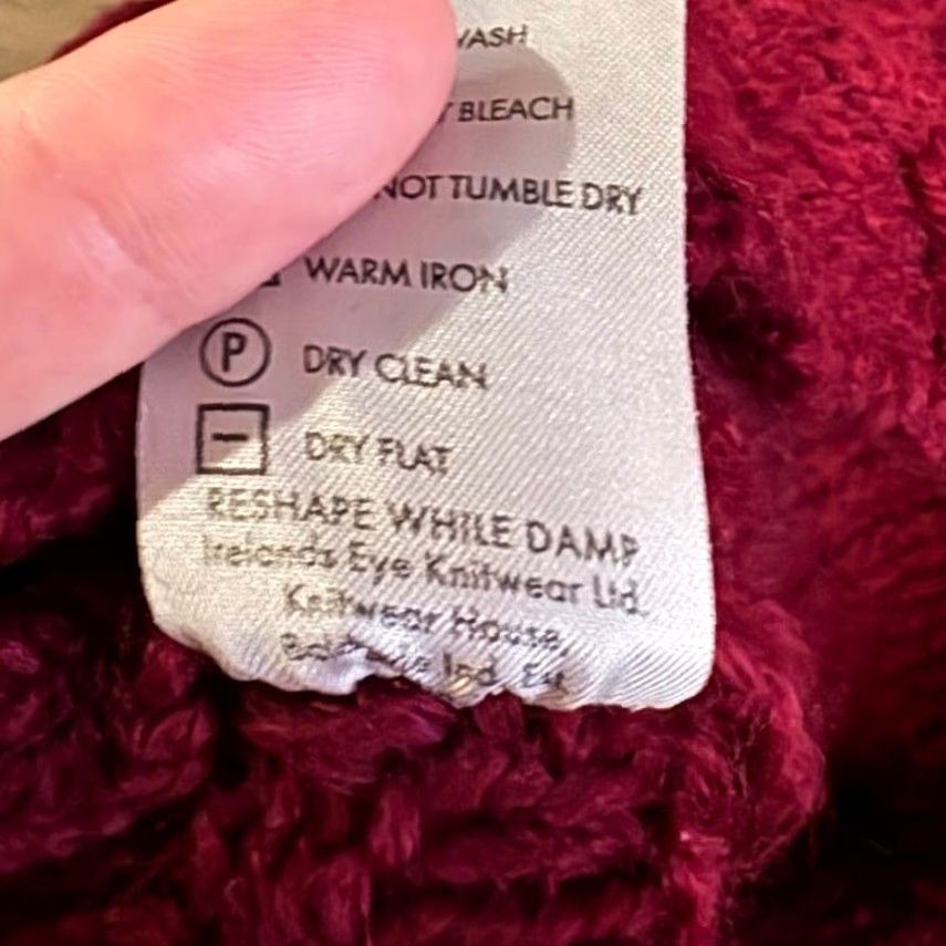 Vintage Irelands Eye Knitwear Lambay Lattice Cable Aran Sweater Burgundy Wool Knit Crew Neck Long Sleeve Women Size S Regular Size S / US 4 / IT 40 - 7 Thumbnail