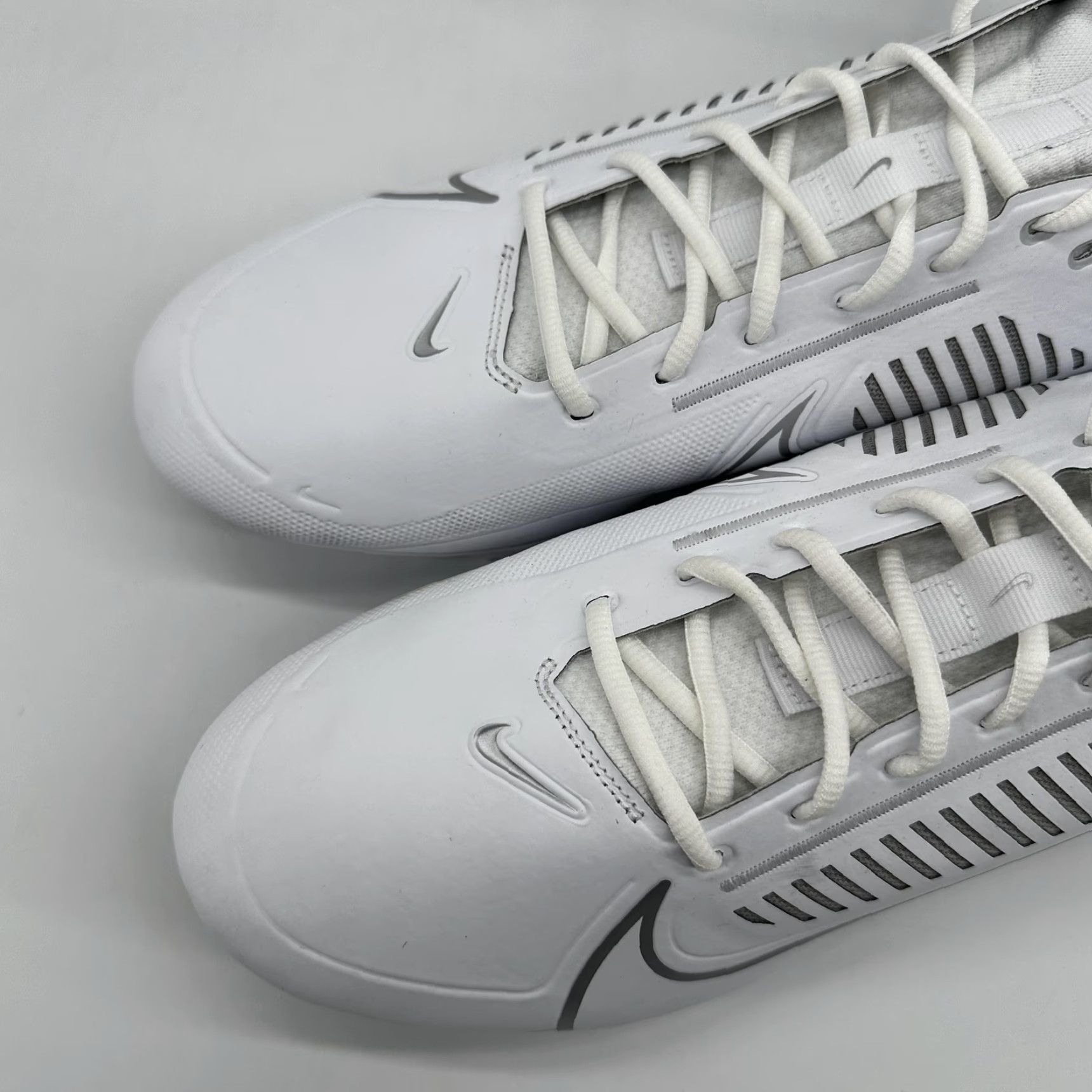 Nike Nike Vapor Shoes Mens Size 16 White Silver Football Cleats Mid Top DA1456-702 Size US L / EU 52-54 / 3 - 2 Thumbnail