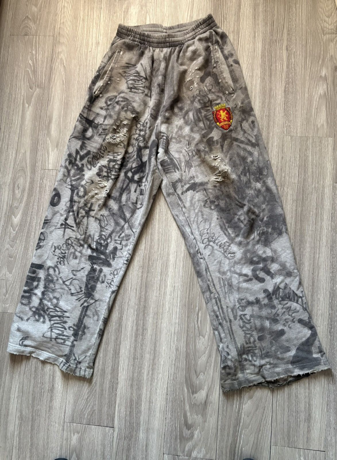 Balenciaga Balenciaga skater sweatpants Size US 30 / EU 46 - 1 Thumbnail