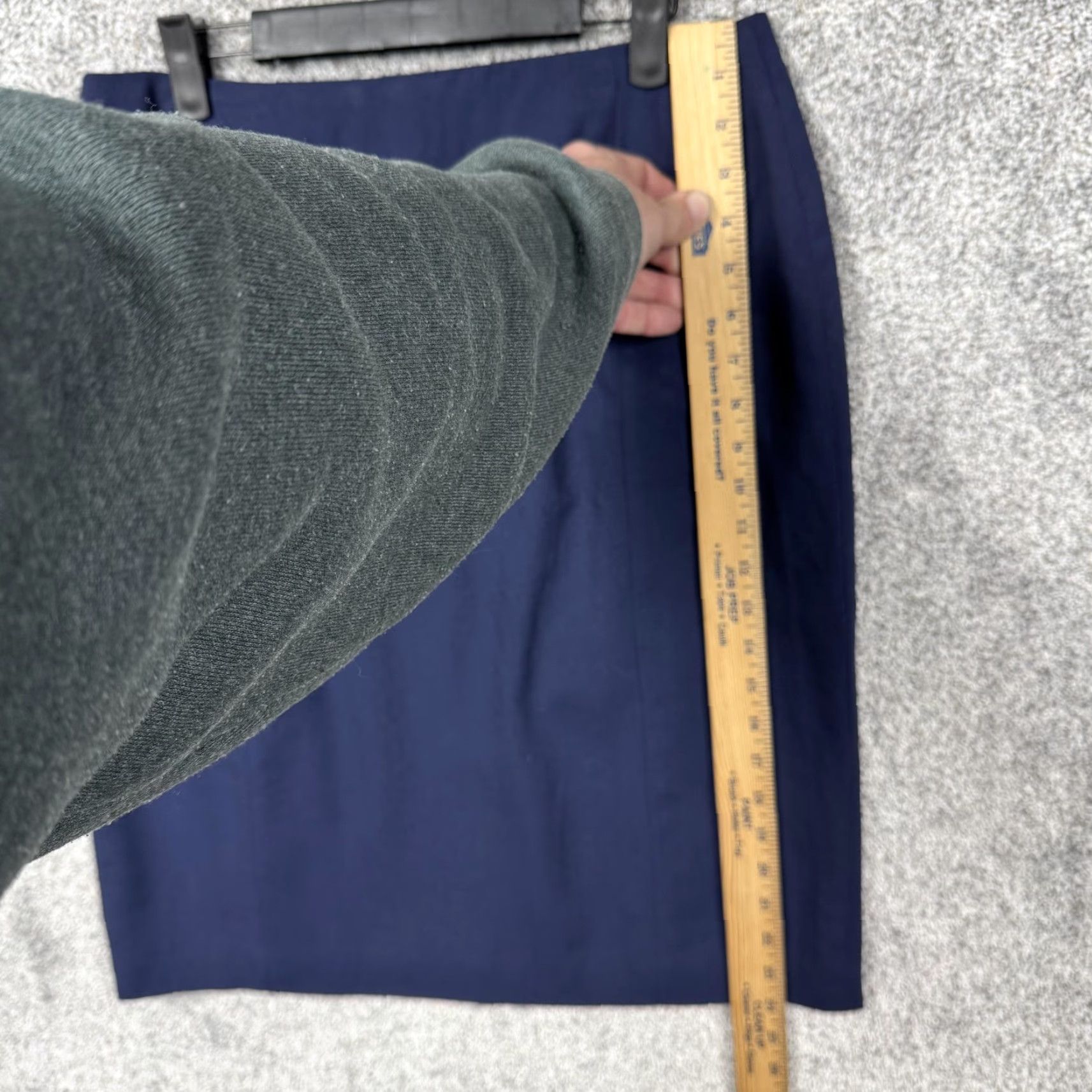 Vintage VINTAGE Russ Skirt 14 Wool Blend Lined Pencil Career Office Classic Workwear Women Waist 33in Knee Length Navy Blue Womens Size 36" / US 14 / IT 50 - 4 Thumbnail