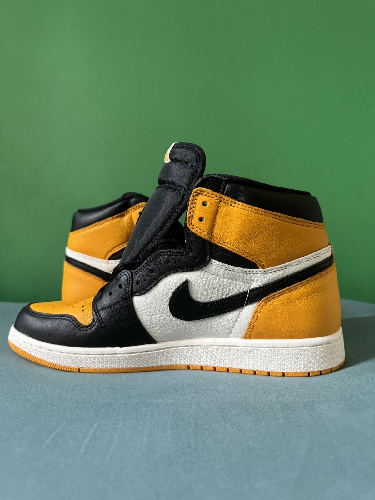 Jordan Brand Nike Air Jordan 1 High Taxi 2022 Size US 12.5 / EU 45-46 - 2 Thumbnail