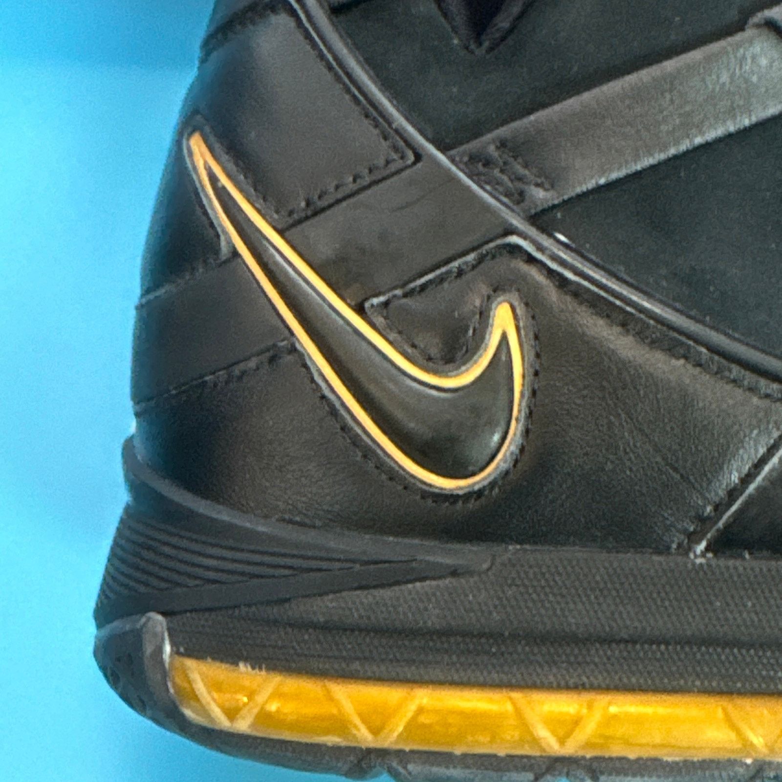 Nike Nike Lebron Zoom III Black Metallic Gold m8.5 w10 Size US 8.5 / EU 41-42 - 13 Thumbnail