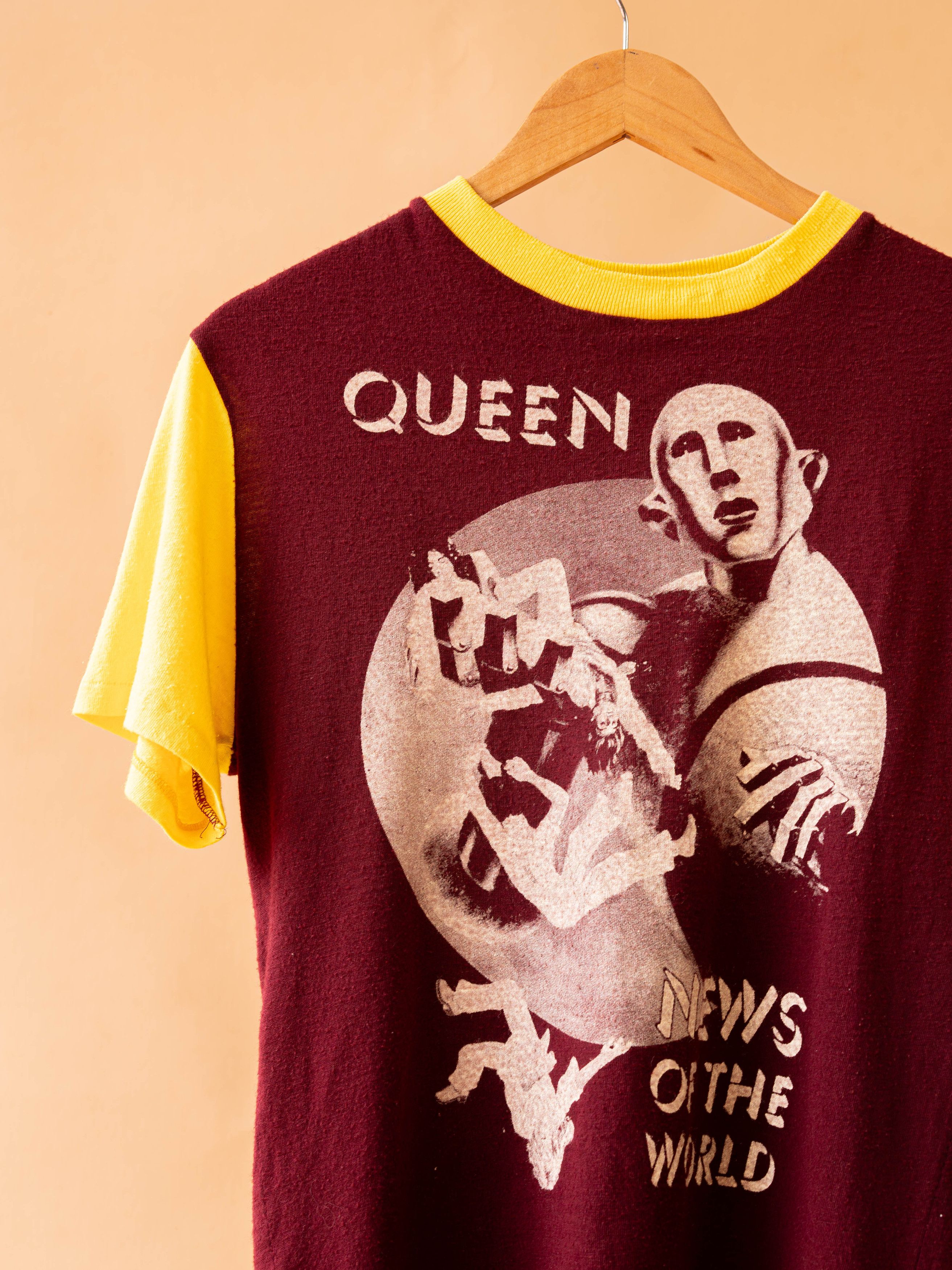 Vintage 1977 Queen "News of the World" Tour Tee Size US S / EU 44-46 / 1 - 1 Thumbnail