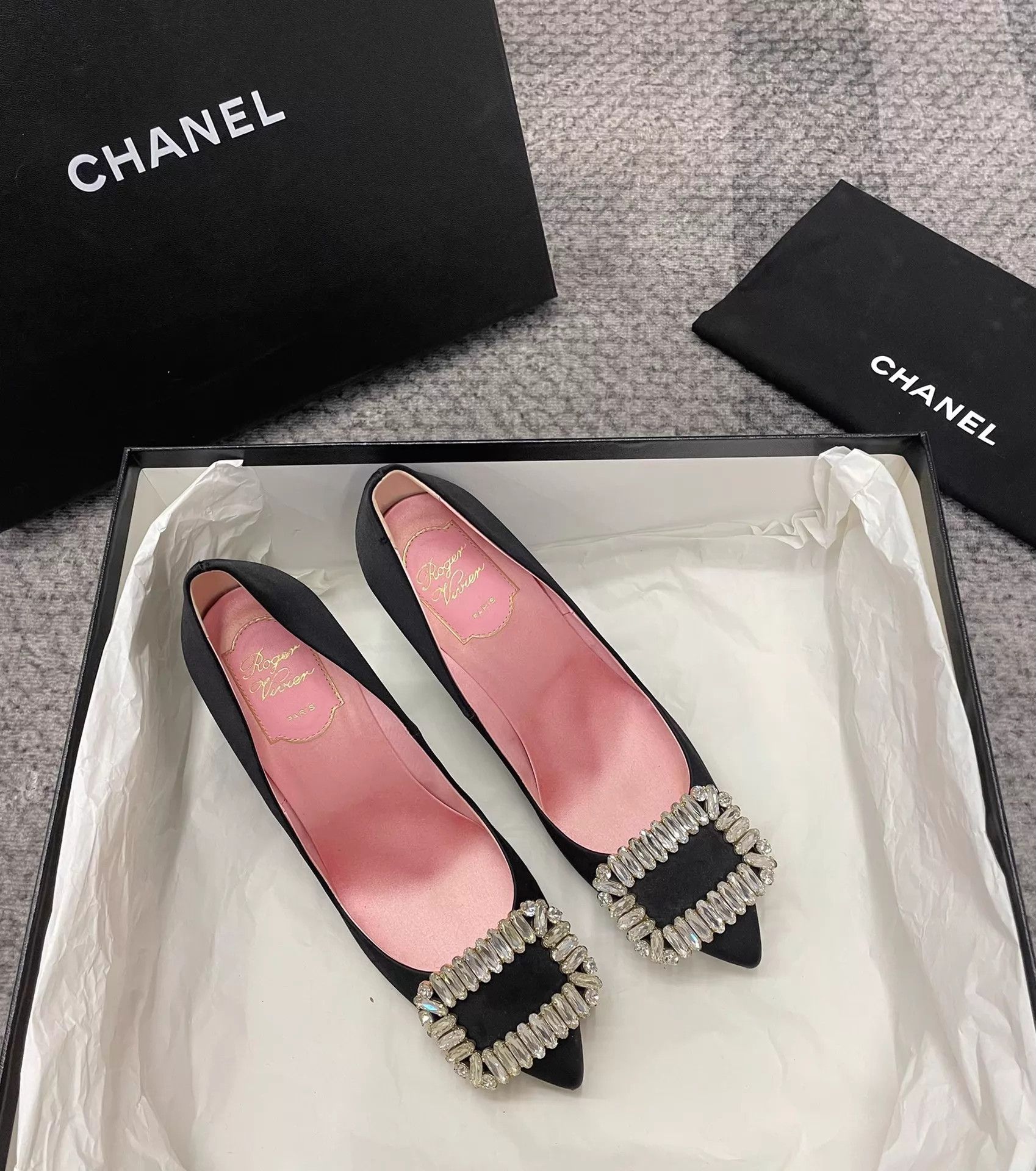 Roger Vivier Roger Vivier Women's Black Stiletto Heels 36.5 Size US 5.5 / IT 35.5 - 1 Thumbnail