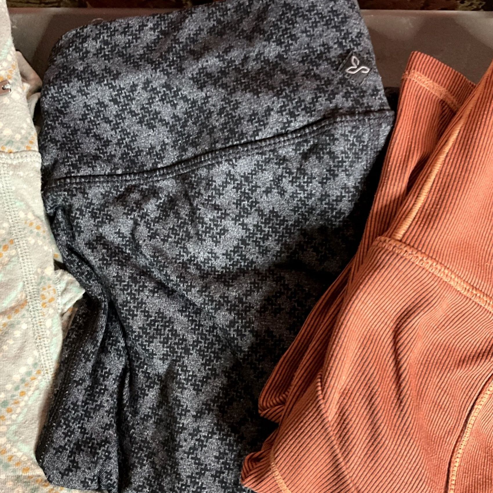 Prana VINTAGE Prana Leggings Womens XS Lot of 3 Athletic Running Workout Yoga Black Gray Short Ankle Stretch Womens Size 26" / US 2 / IT 38 - 3 Thumbnail