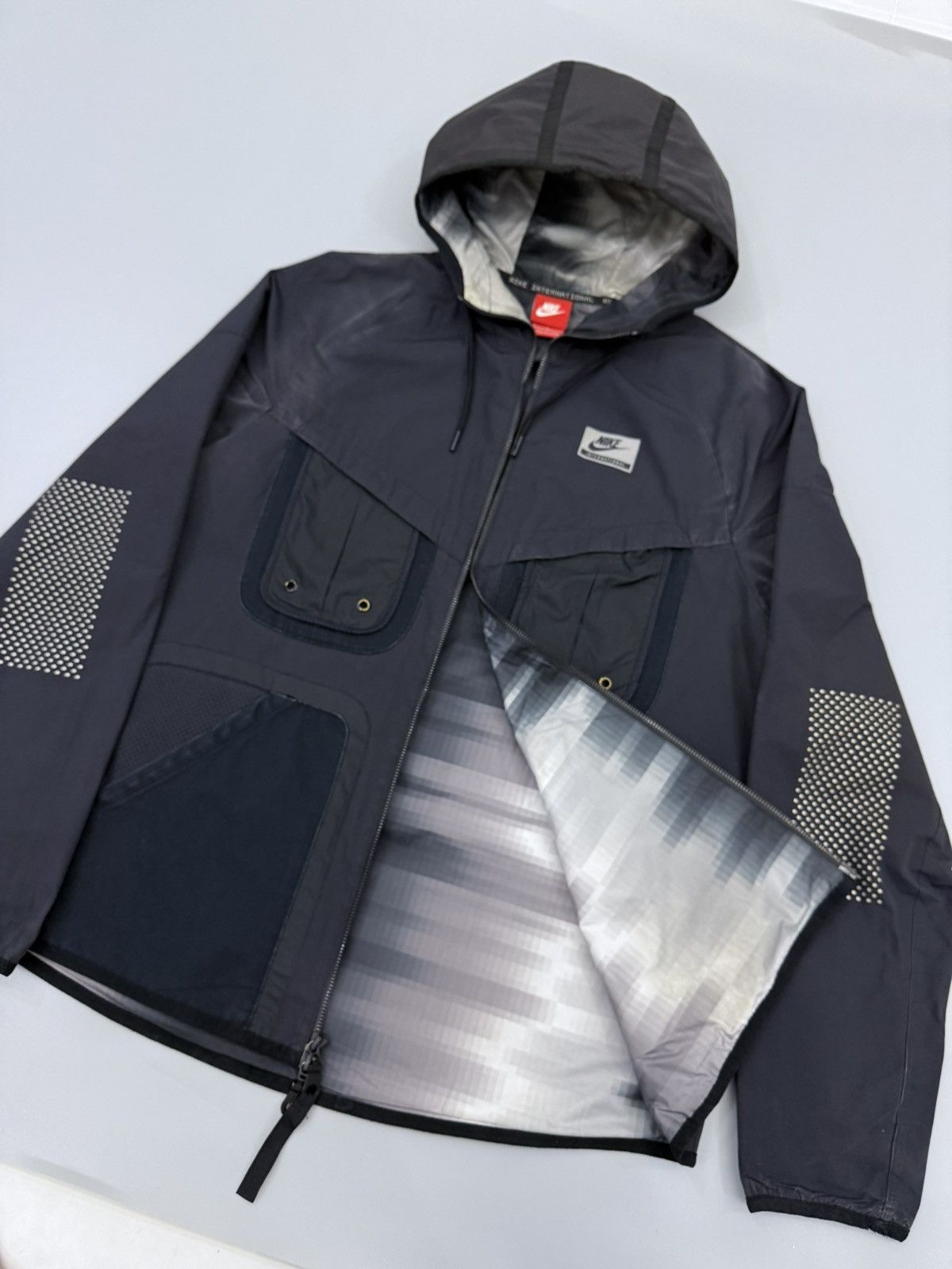 Nike 2015 NIKE INTERNATIONAL Windrunner Multipockets Jacket Size US L / EU 52-54 / 3 - 8 Thumbnail