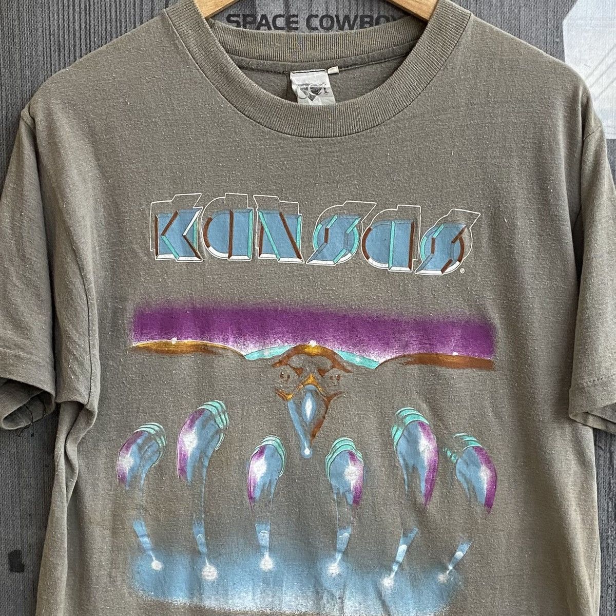 Band Tees GNT Gloria Bug Tour T-Shirt | Grailed