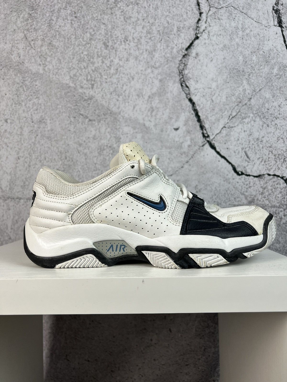 Nike Vintage Nike Air 00s 2003 White/black sneakers shoe Size US 9.5 / EU 42-43 - 2 Thumbnail