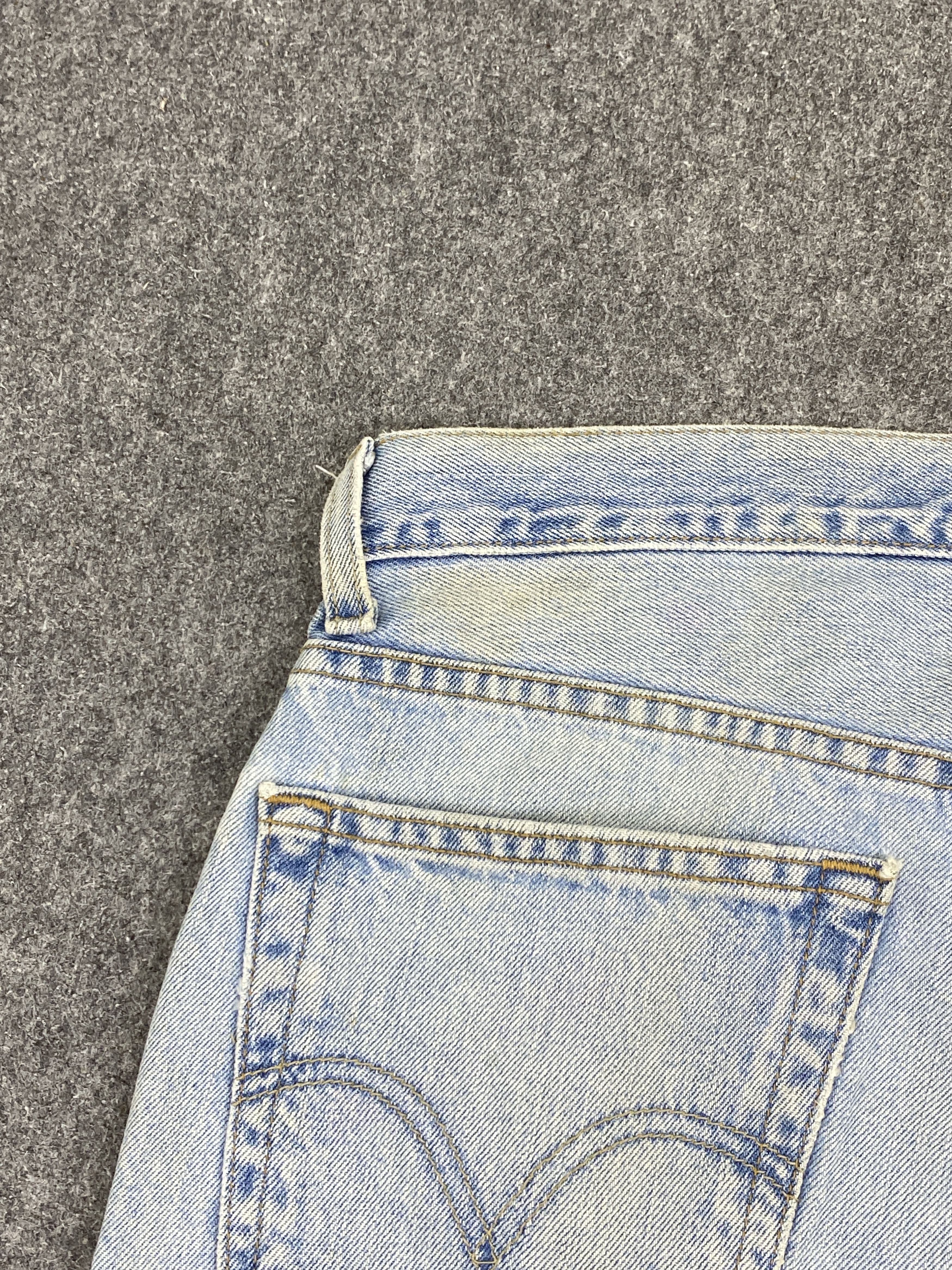 Levi's × Vintage Vintage Levis 505 Rusty Light Blue Jeans Size US 35 - 21 Thumbnail
