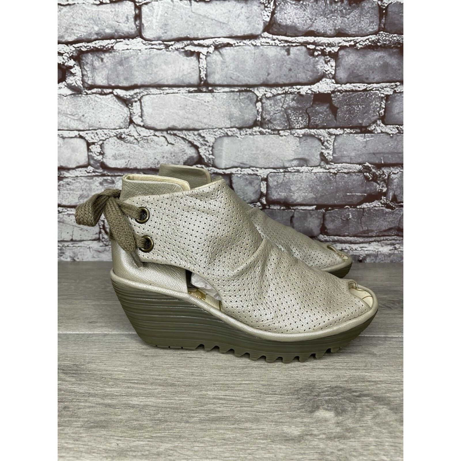Fly London FLY London Yake Pearl White Leather Perforated Back Lace Wed Size US 7.5 / IT 37.5 - 3 Thumbnail