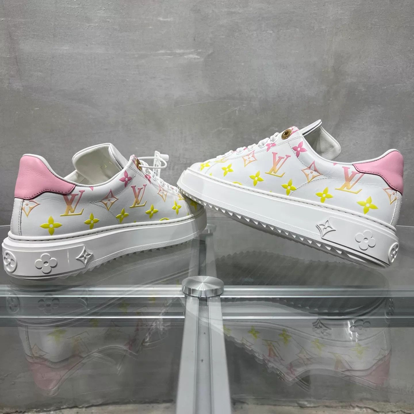 Louis Vuitton LV Time out Colorful Monogram Sneaker UK4 YH26963 Size US 7.5 / IT 37.5 - 5 Thumbnail