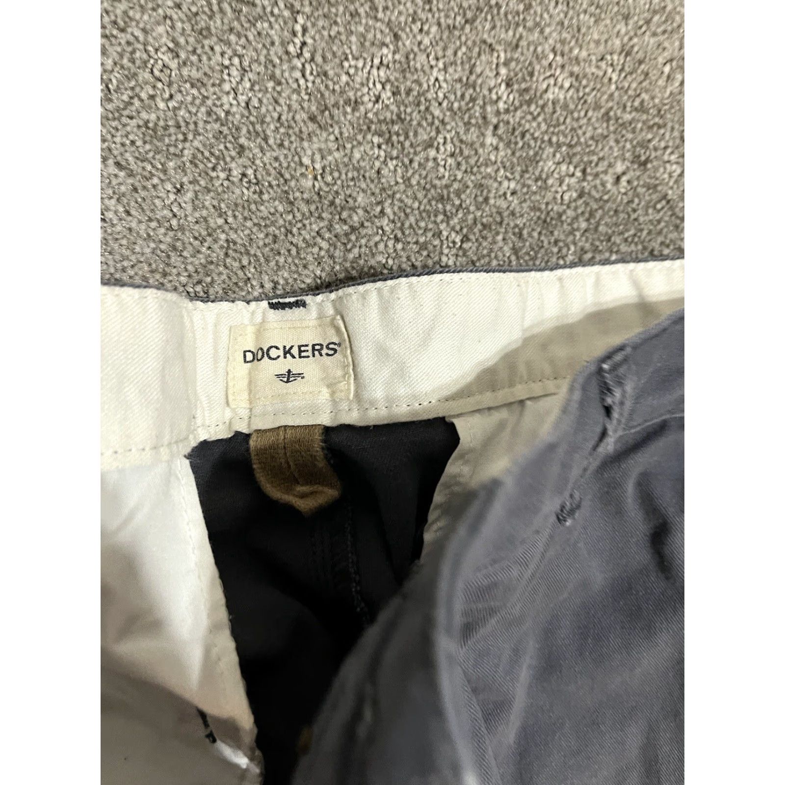 Dockers DOCKERS Men Shorts 34 Gray Solid Flat Front Bermuda Casual Pockets Cotton Adult 34 Gray Bermuda Mens Size US 34 / EU 50 - 3 Thumbnail