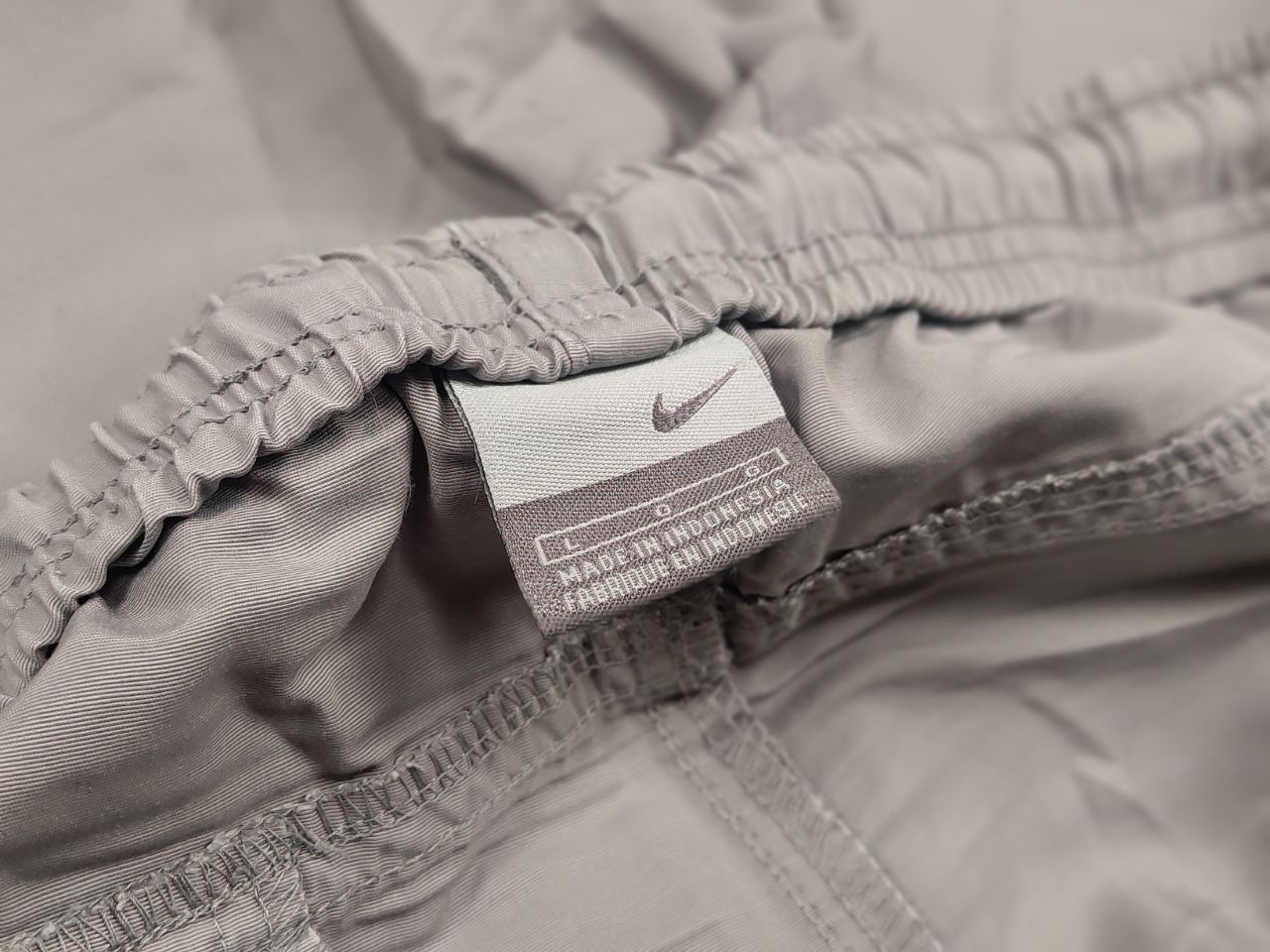 Nike Vintage Nike Swoosh Gray Light Pocket shorts Y2K Style Size US 34 / EU 50 - 10 Thumbnail