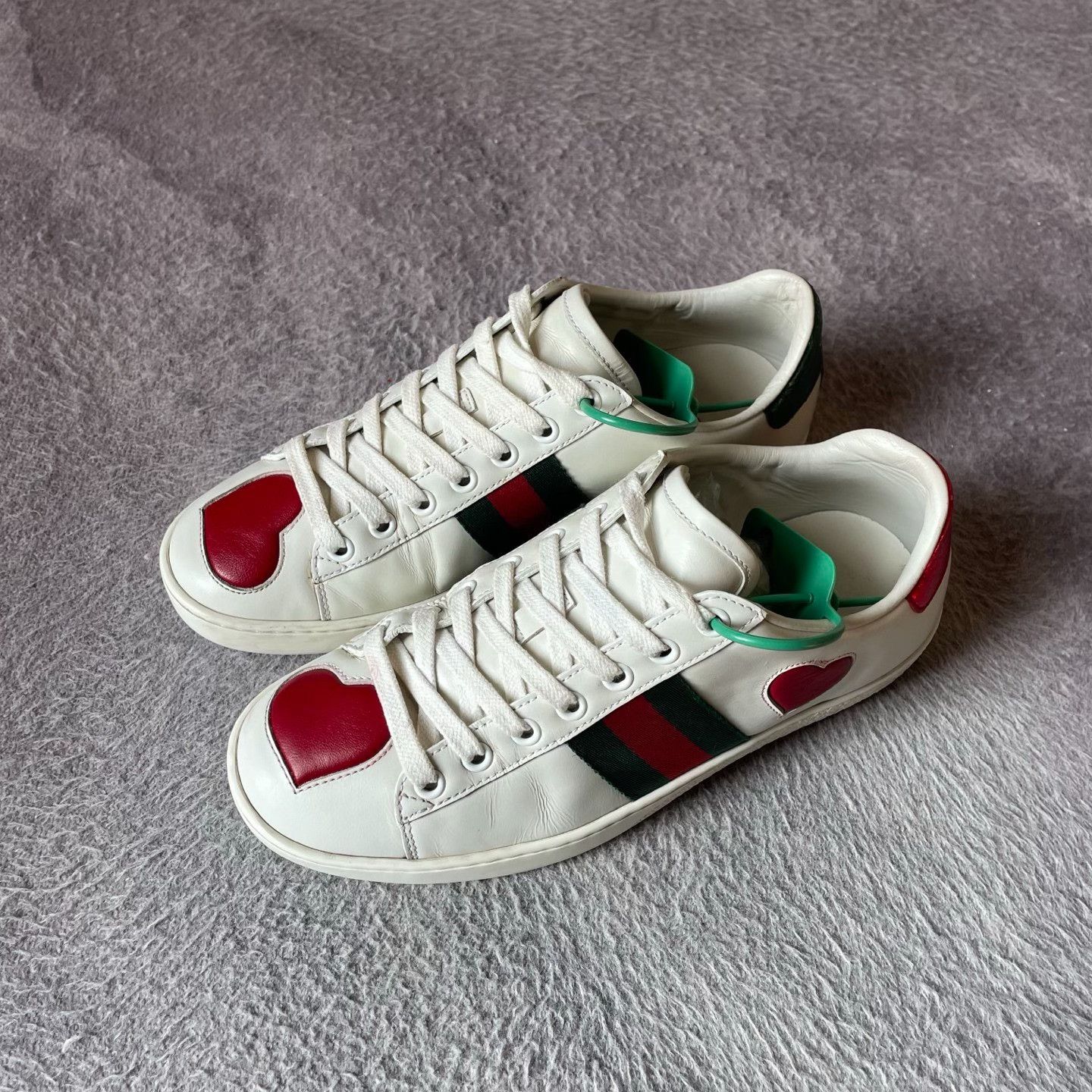 Gucci Gucci White Lowtop Sneakers M Women Size US 7 / IT 37 - 1 Thumbnail