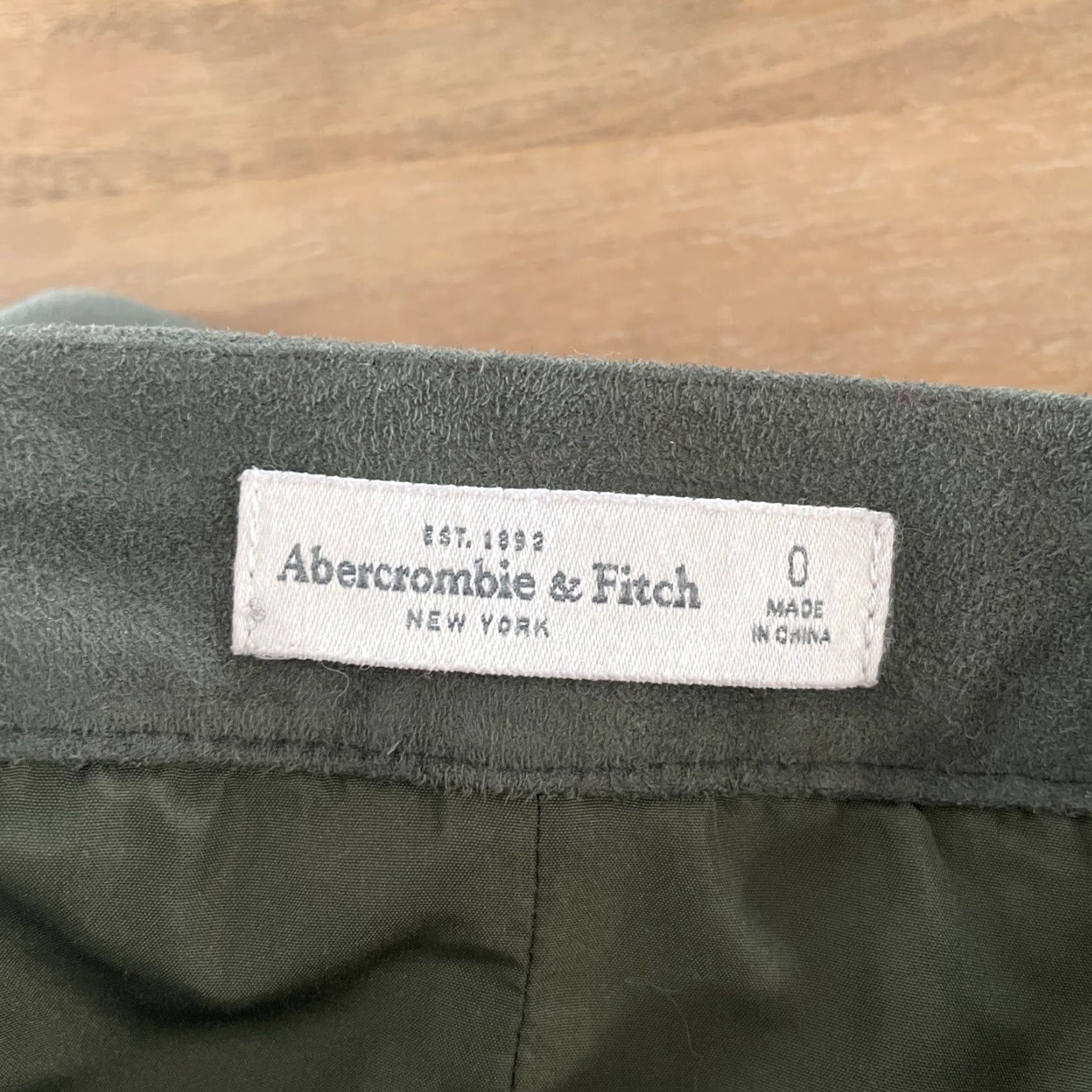 Abercrombie & Fitch Abercrombie & Fitch Skirt Women’s 0 Mini Velvet Suede 90s Green Velour Y2K Vintage Vtg Distinctive Pattern Solid Zipper Size 25" / US 0 / IT 36 - 2 Thumbnail