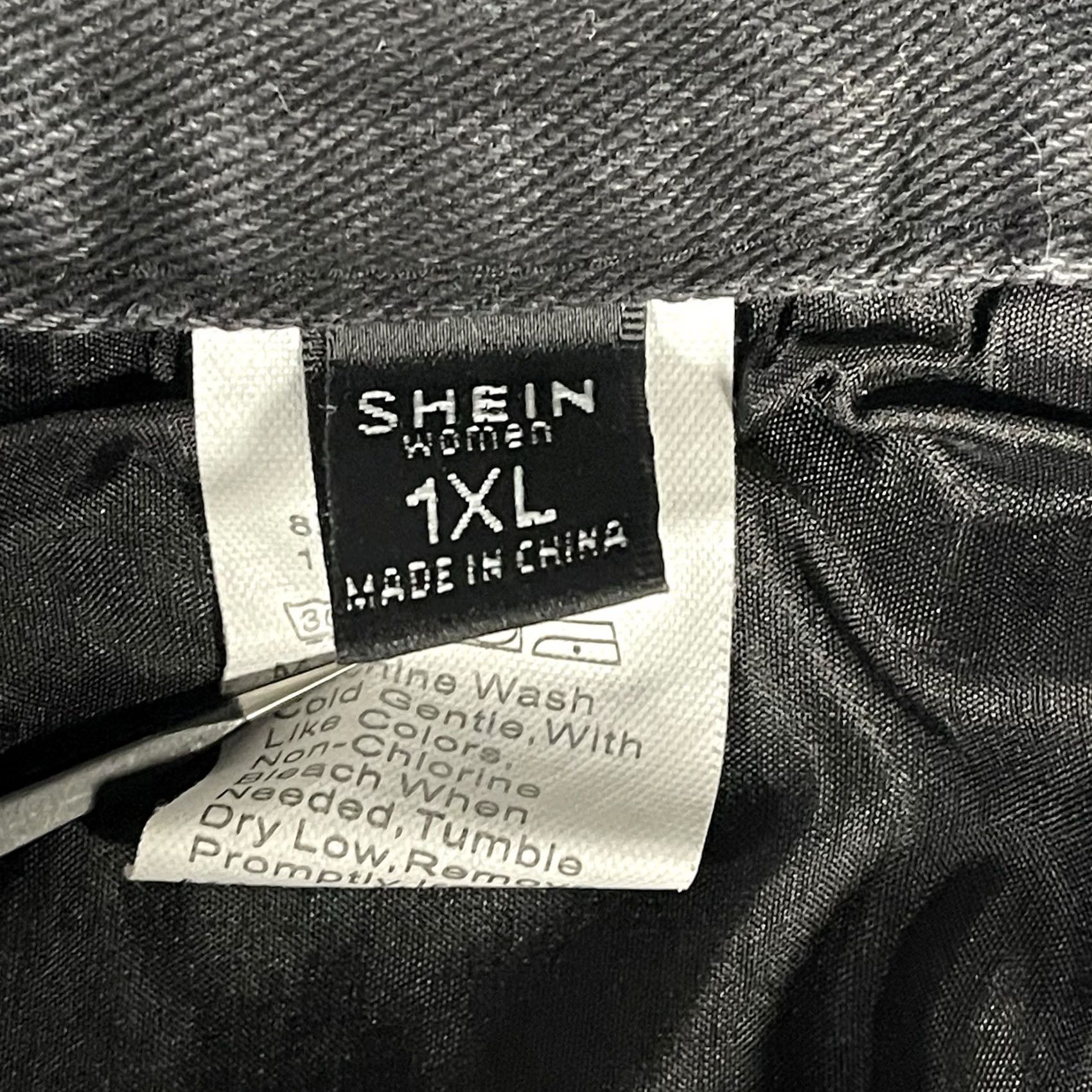 Shein VINTAGE Shein Black Denim Women’s Shorts XL 1XL Embroidered Flames Distressed Slim? (adjusted) Size 40" / US 18 - 3 Thumbnail