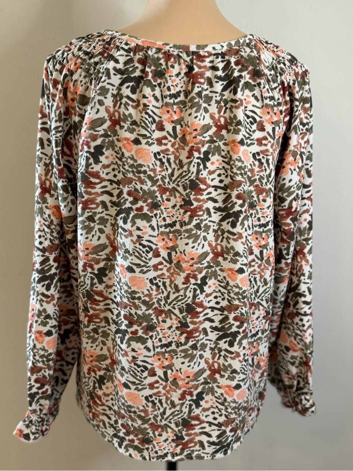 Other Jessica Simpson botanical top neutral hues long sleeves SM Size S / US 4 / IT 40 - 4 Thumbnail
