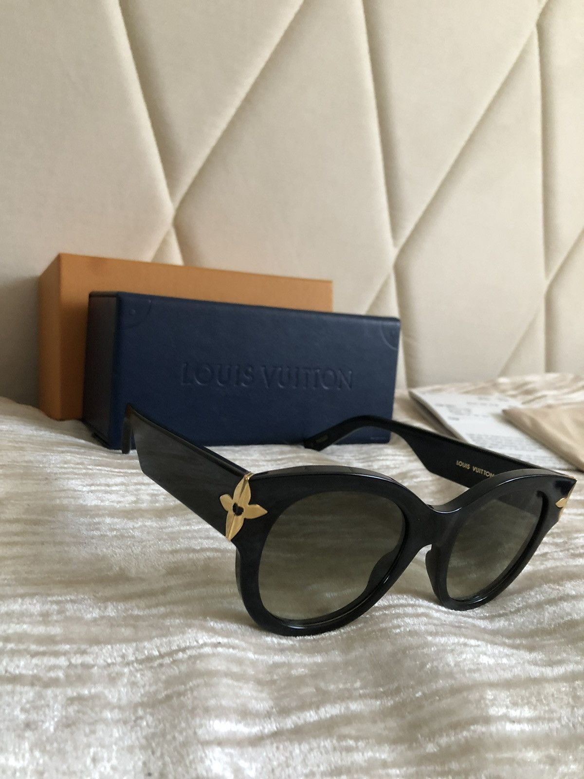 Louis Vuitton Flower Edge Round Sunglasses Size ONE SIZE - 1 Thumbnail