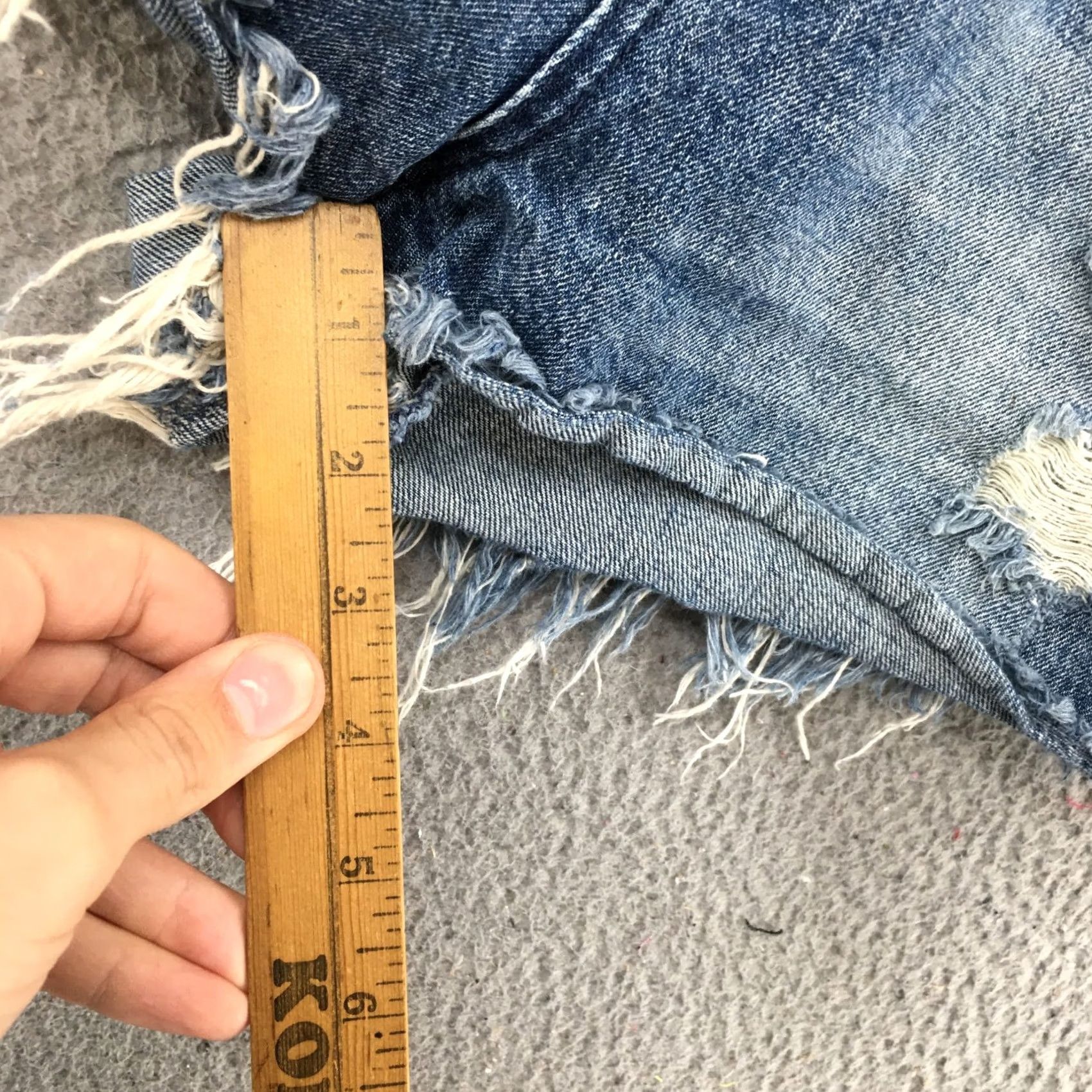 Volcom Volcom Cut-Off Shorts Womens 7 Denim Mid Rise Distressed Zip Blue 30x2 Casual Womens Size 28" / US 6 / IT 42 - 7 Thumbnail