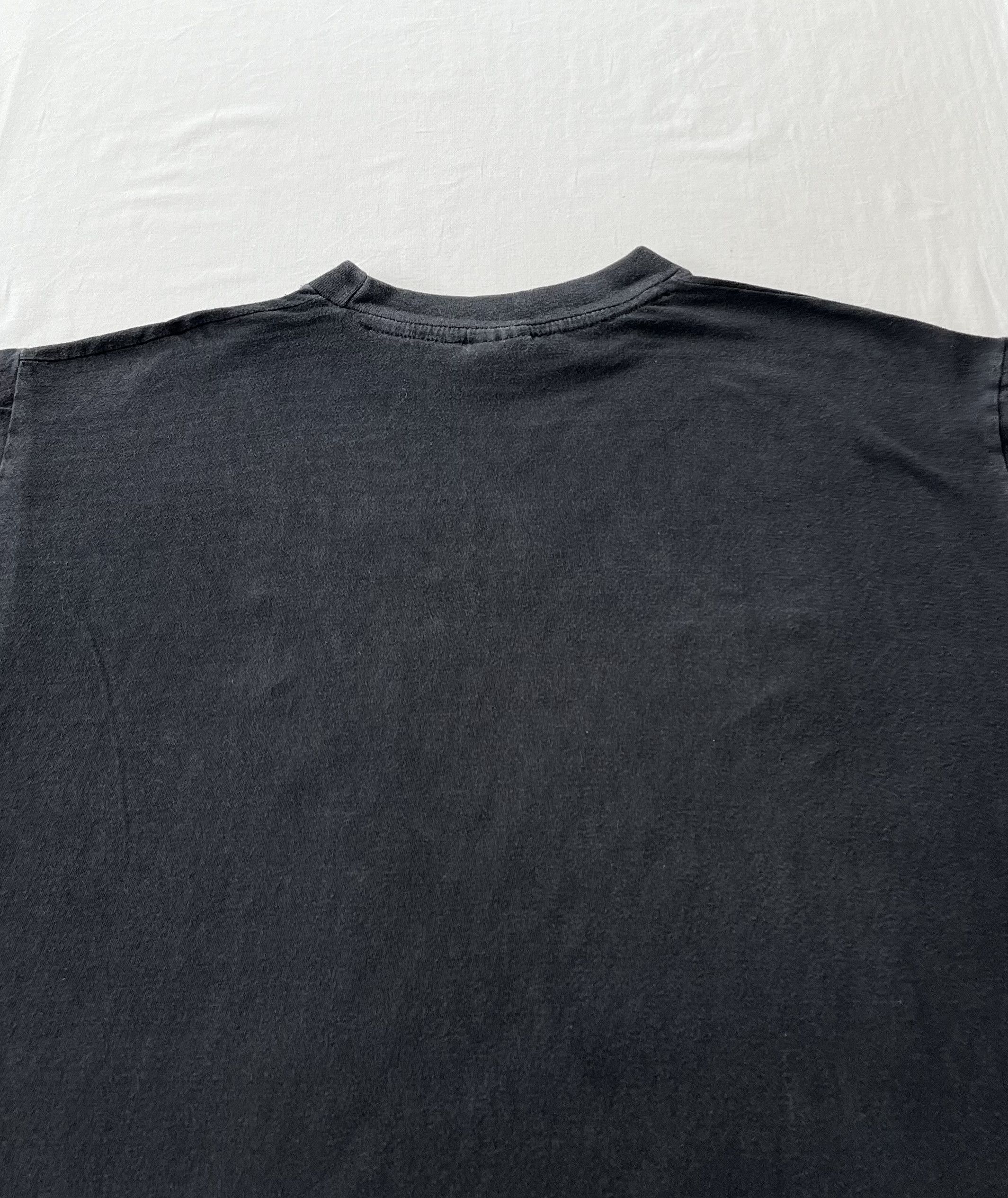 Band Tees Vintage 90s Queen Heaven for Everyone Black T-shirt Size US M / EU 48-50 / 2 - 14 Thumbnail