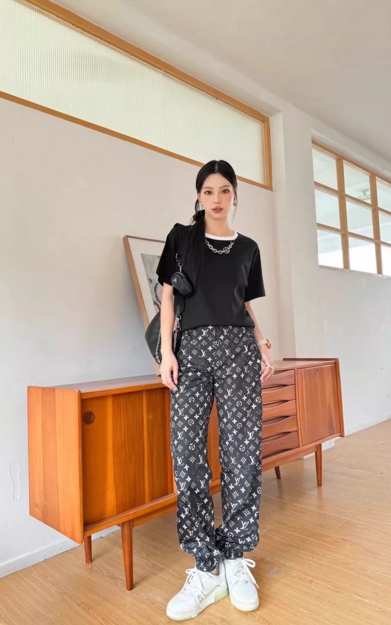Louis Vuitton Louis Vuitton Full Print Pants 2504-Nextarrow Size US 36 / EU 52 - 8 Thumbnail