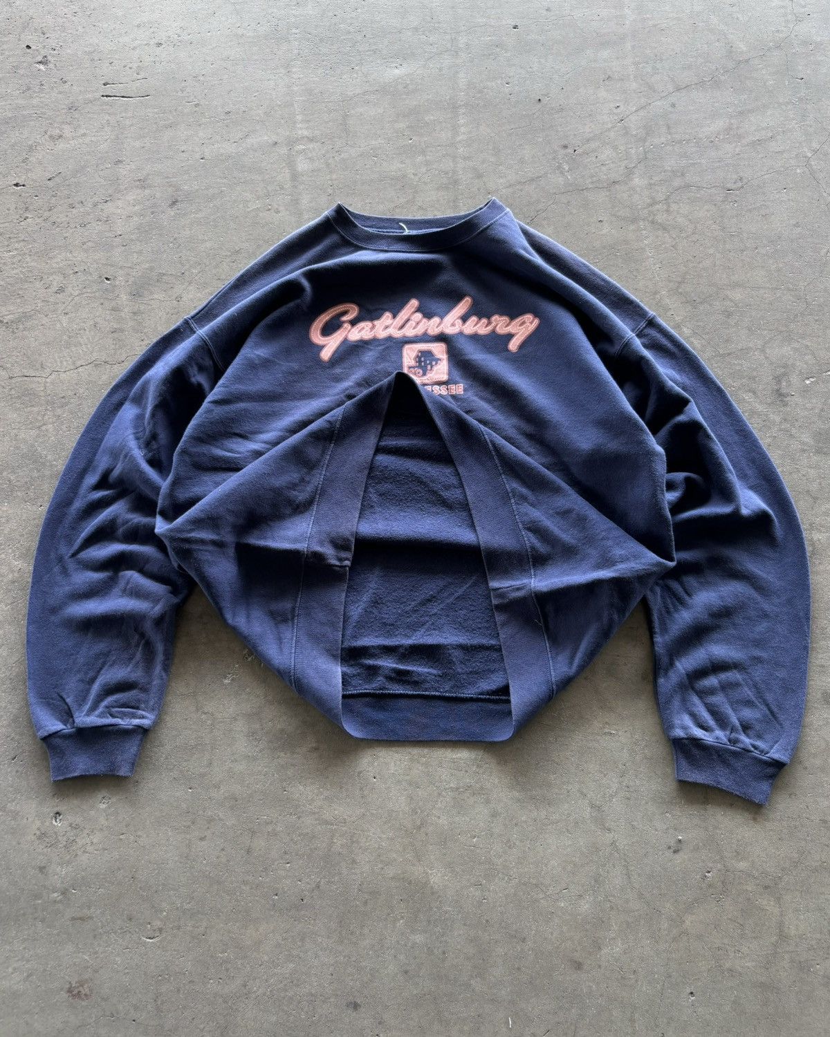 Jerzees × Vintage Vintage Gatlinberg Tennessee Navy Boxy Crewneck Size US L / EU 52-54 / 3 - 4 Thumbnail