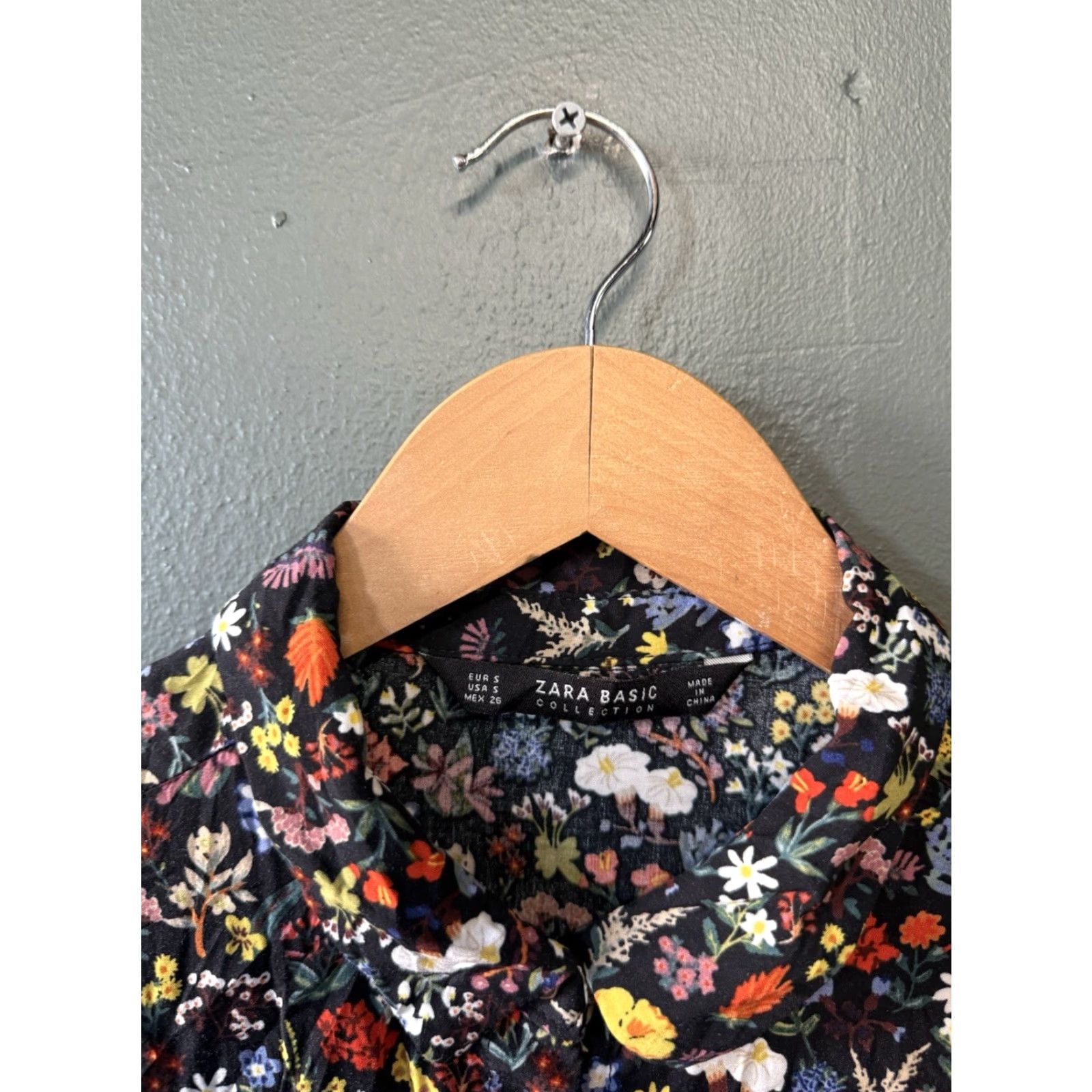 Zara Zara Womes Floral Pattern Long Sleeve Button-Up Shirt Small Womens Multicolor Floral Pattern Shirt S Size S / US 4 / IT 40 - 3 Thumbnail