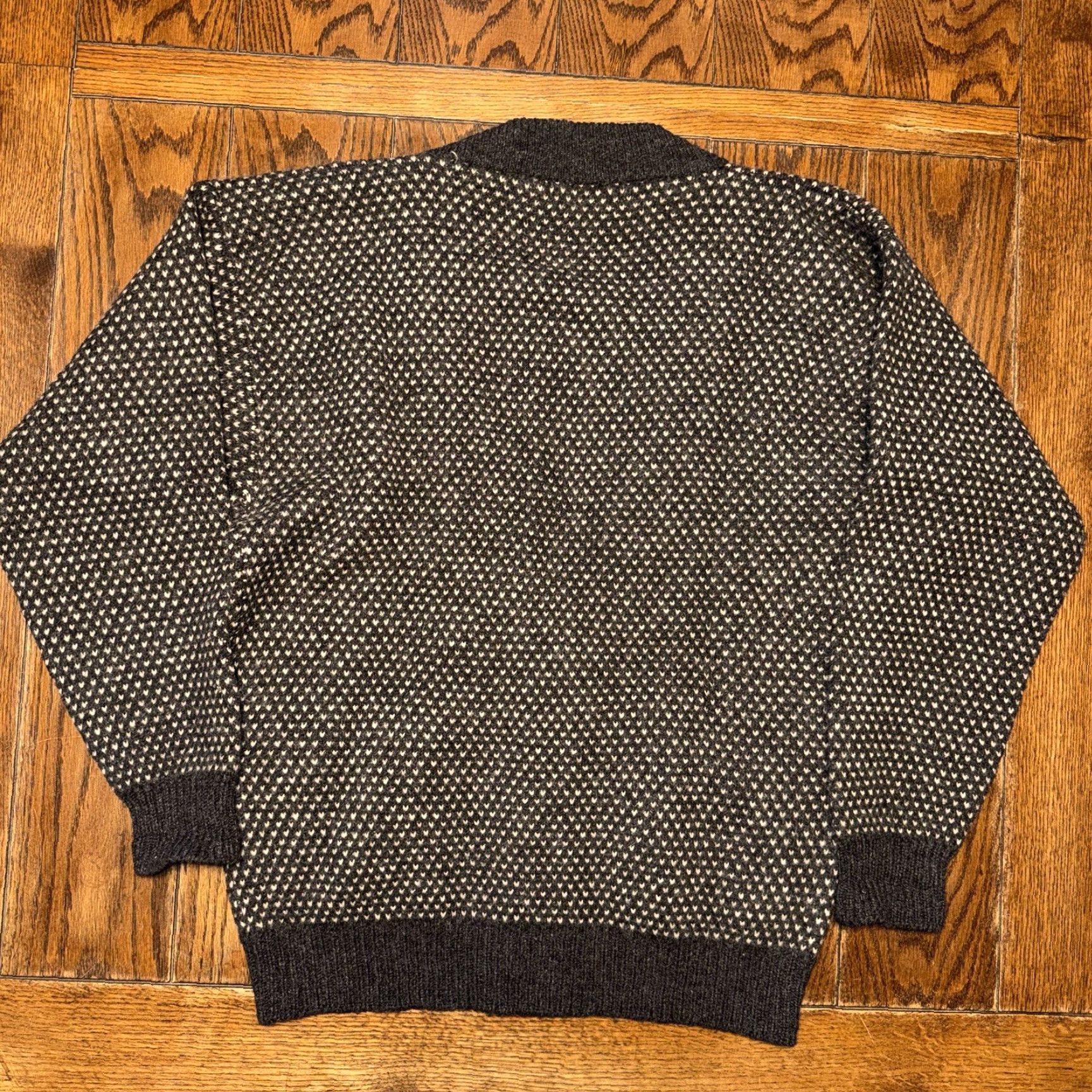 Eddie Bauer VINTAGE Eddie Bauer Sweater Cardigan Men LRG Gray Cream Wool Pocket Buttons Geometric Wool Knit V-Neck Size US L / EU 52-54 / 3 - 4 Thumbnail
