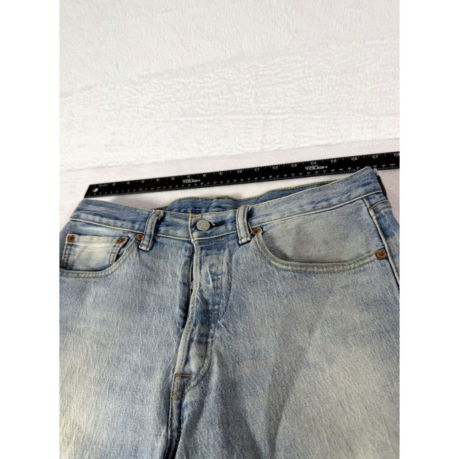 Levi's Levi's 501 Jeans Men's Size 31x32 Straight Leg Light Wash Denim Blue Regular Waist 31 Inseam 32 CT Size US 31 - 5 Thumbnail