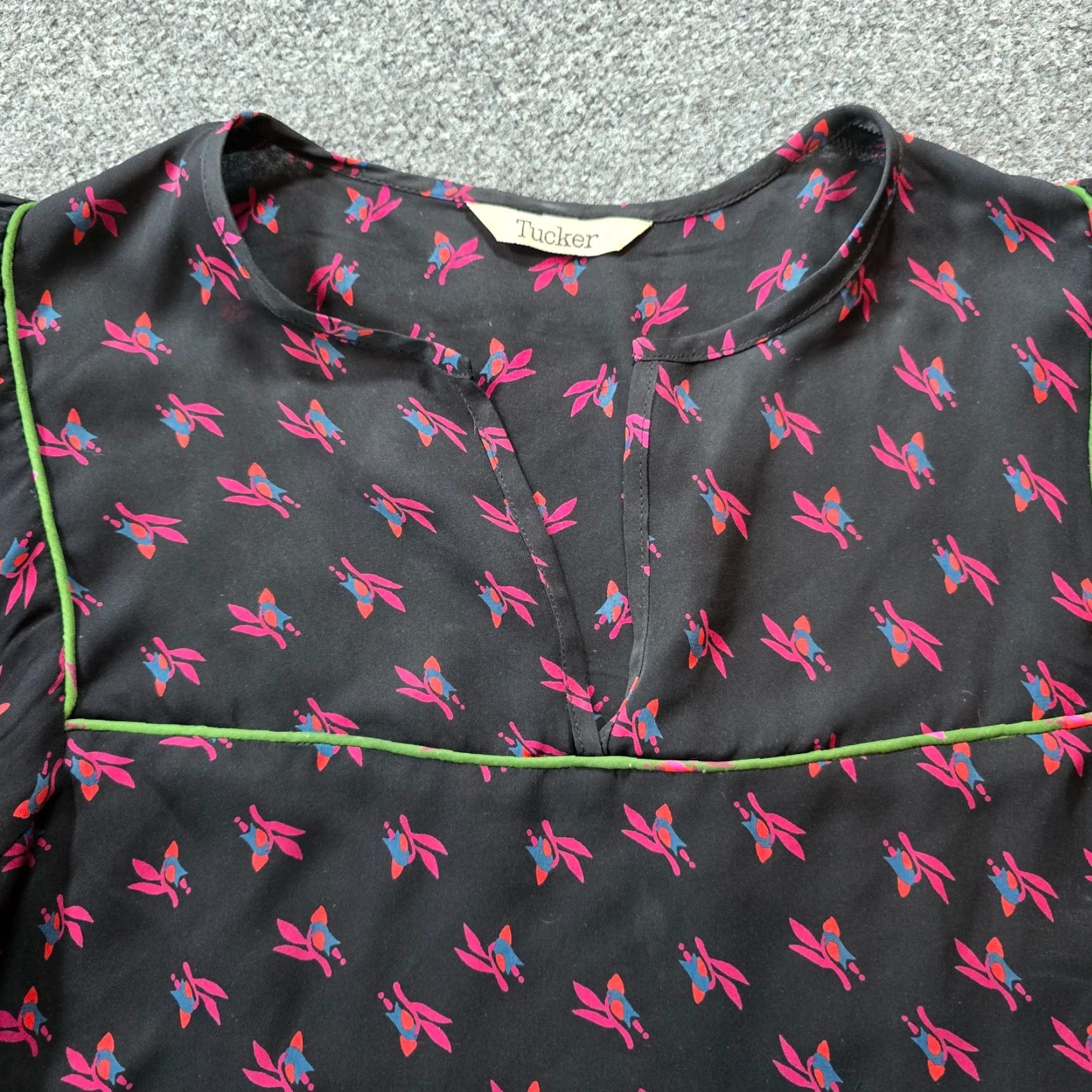 Vintage Tucker Top Womens Size S Black Pink Floral Silk Sheer Career Casual Shirt Blouse Size S / US 4 / IT 40 - 2 Thumbnail