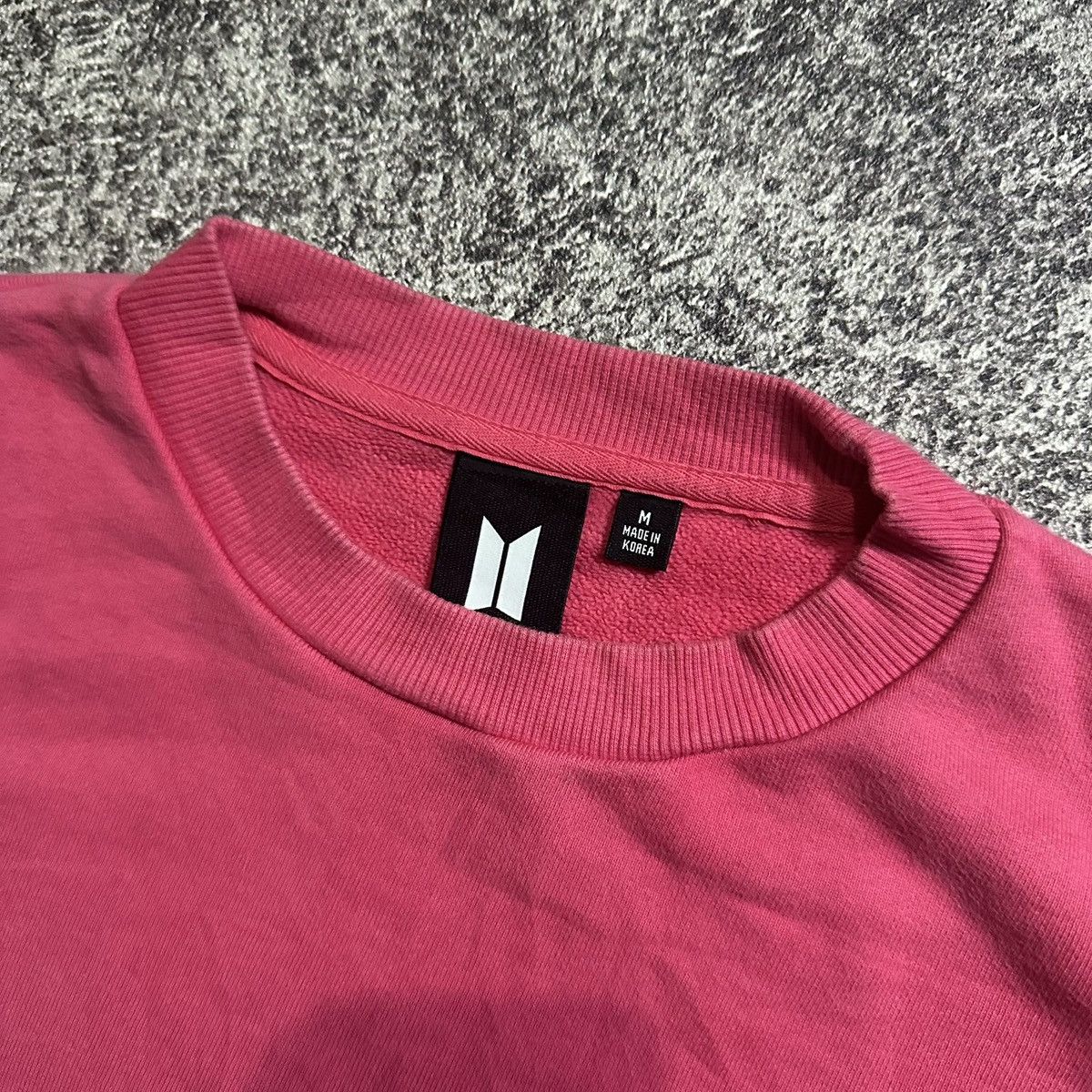 Band Tees BTS Official Sweatshirt "BOY WITH LUV" Size XL / US 12-14 / IT 48-50 - 4 Thumbnail