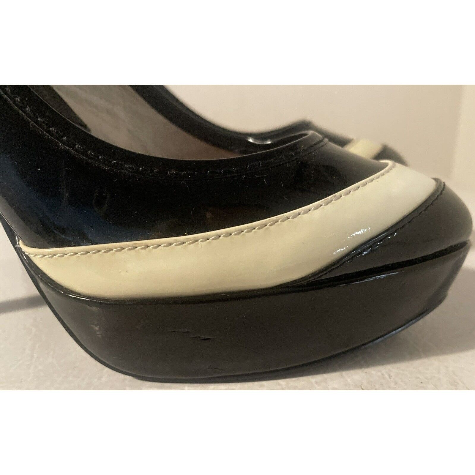 Michael Kors Michael Kors women's Size 7.5 Pressly Cap Toe Pump black & t Size US 7.5 / IT 37.5 - 9 Thumbnail