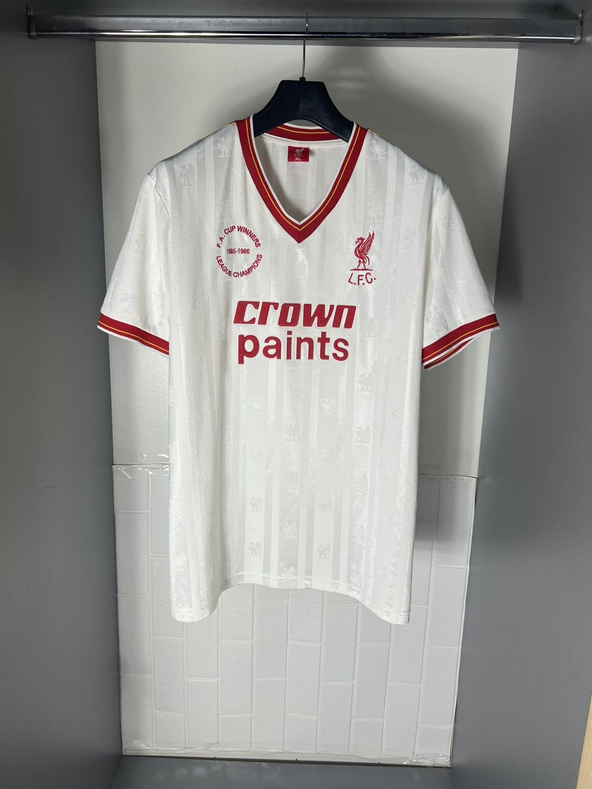 Vintage VERY RARE FC LIVERPOOL ENGLAND RETRO SOCCER JERSEY BLOKECORE Size US XL / EU 56 / 4 - 3 Thumbnail