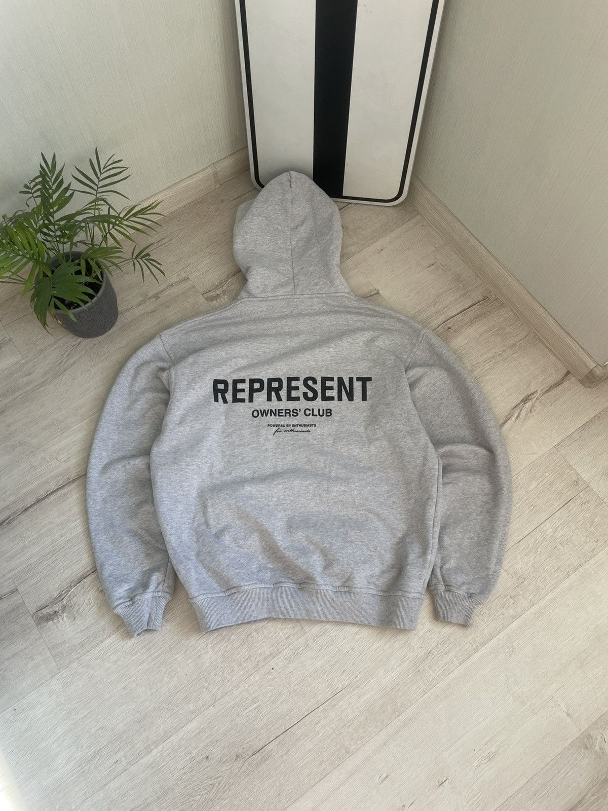 Designer × Represent Clo. Represent Clo Big Logo Hoodie Owners Club Hypebeast Minimal Size US S / EU 44-46 / 1 - 1 Thumbnail