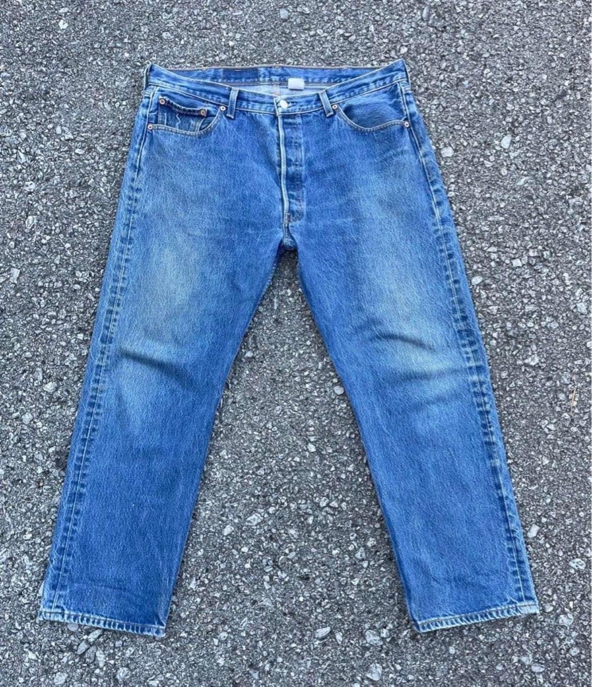 image of 1990X Clothing x Levis Vintage Levi's Y2K Nice Fade Jeans in Blue, Men's (Size 38)