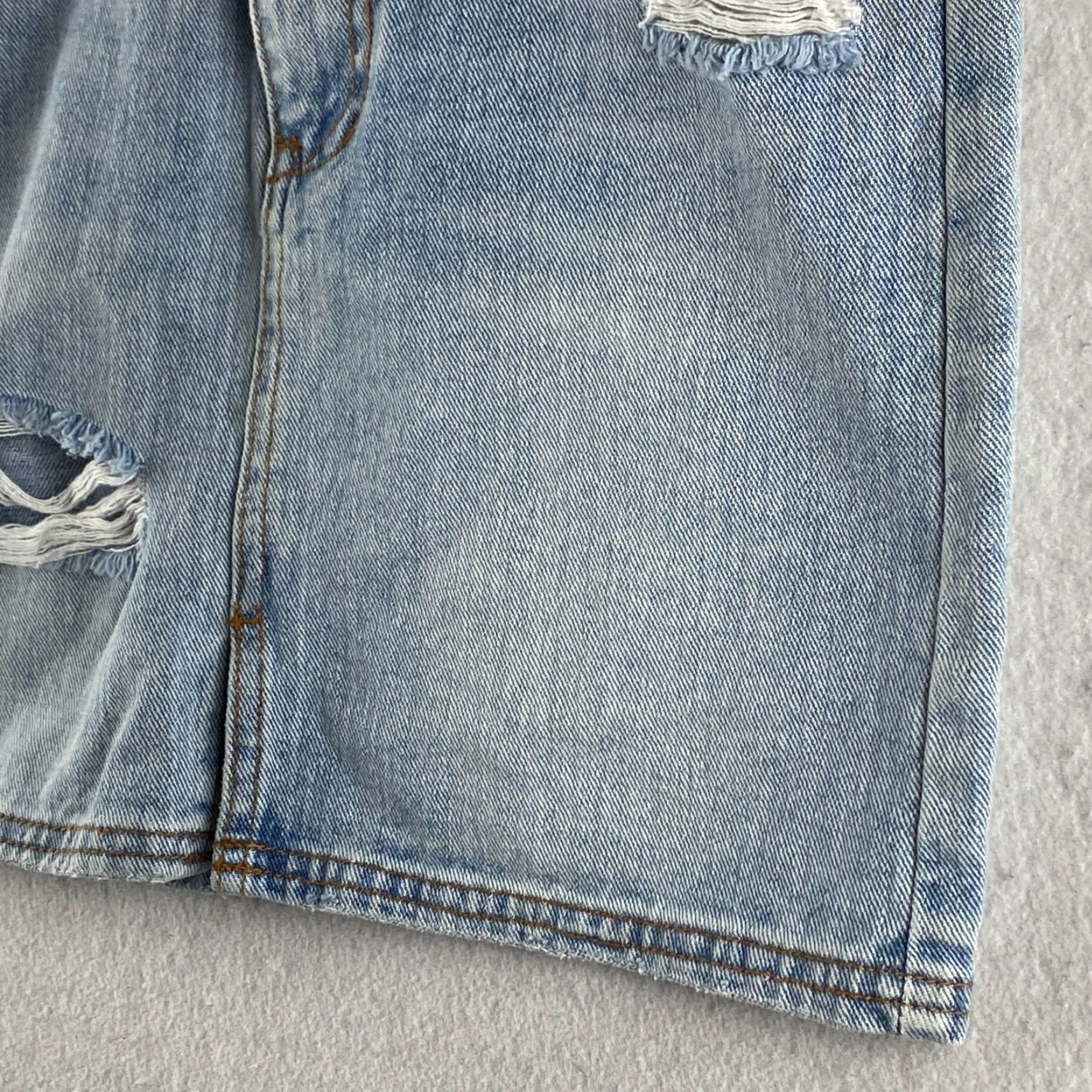 Billabong Billabong Denim Skirt Womens 24 Blue Mini Straight Ripped Distressed Light Wash Skirt Womens 24 Blue Billabong Denim Skirt Short Mini Size 42" / US 20 - 5 Thumbnail