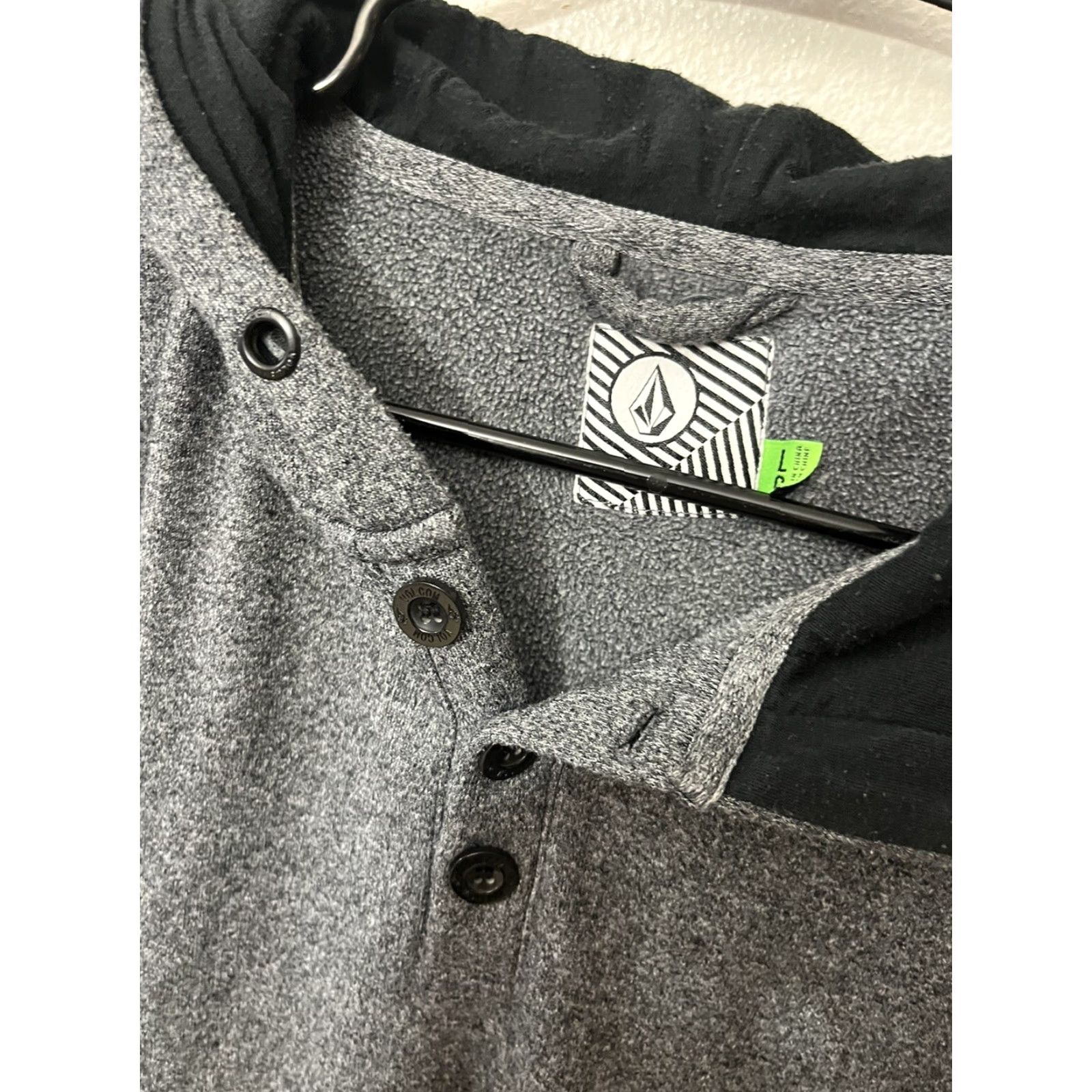 Volcom Volcom Hoodie Sweatshirt Mens L Gray Pullover Classic Fit 3 Button Hoodie Pockets Skateboarding Casual Sports Pullover Mens L Gray Size US L / EU 52-54 / 3 - 3 Thumbnail
