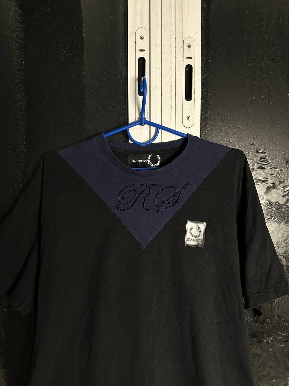 Fred Perry × Raf Simons Raf Simons X Fred Perry Black Raglan Sleeve T-shirt Size US XL / EU 56 / 4 - 2 Thumbnail
