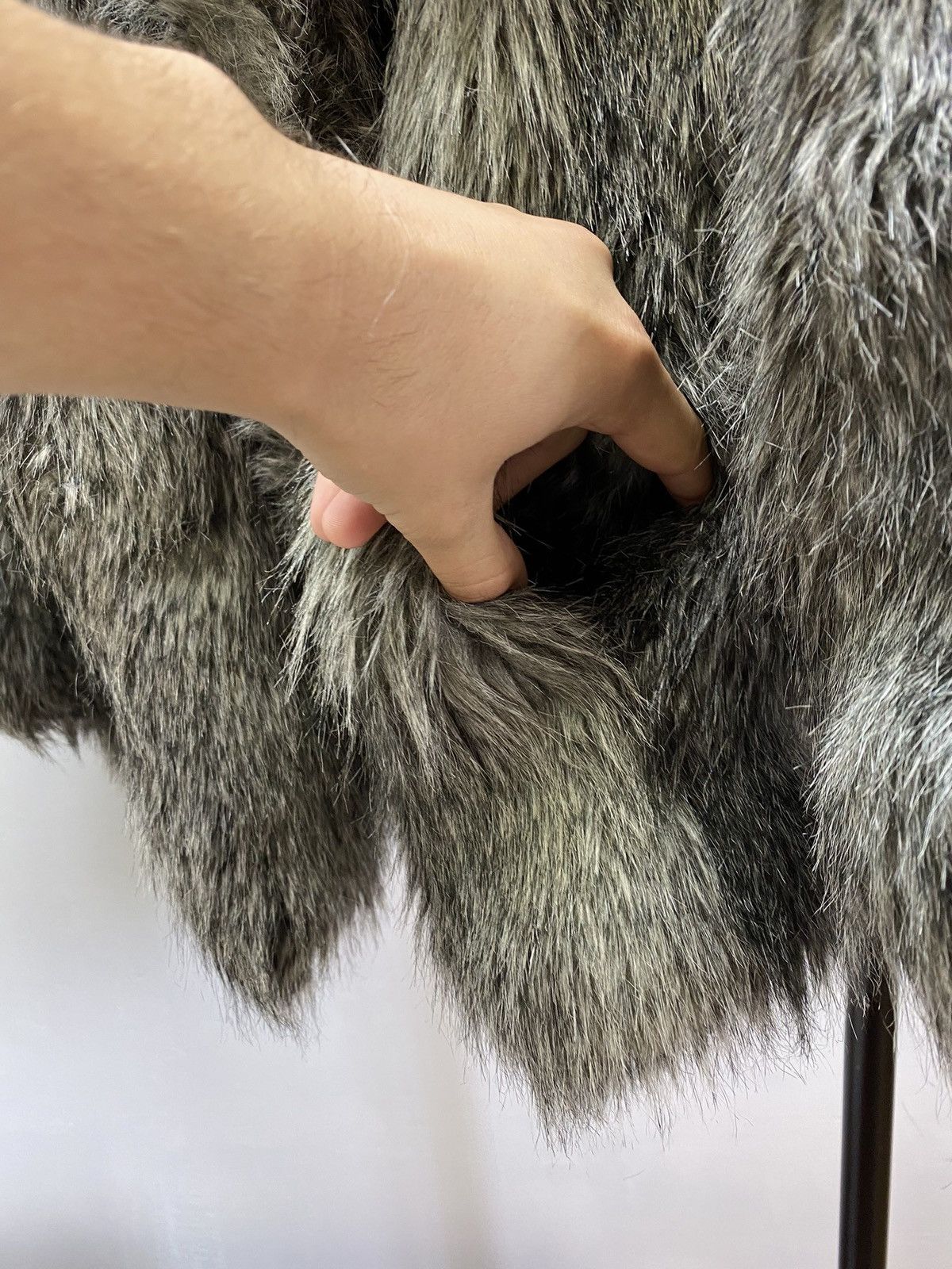Armani × Vintage Women’s Armani Exchange Fur Coat Jacket Size M / US 6-8 / IT 42-44 - 6 Thumbnail