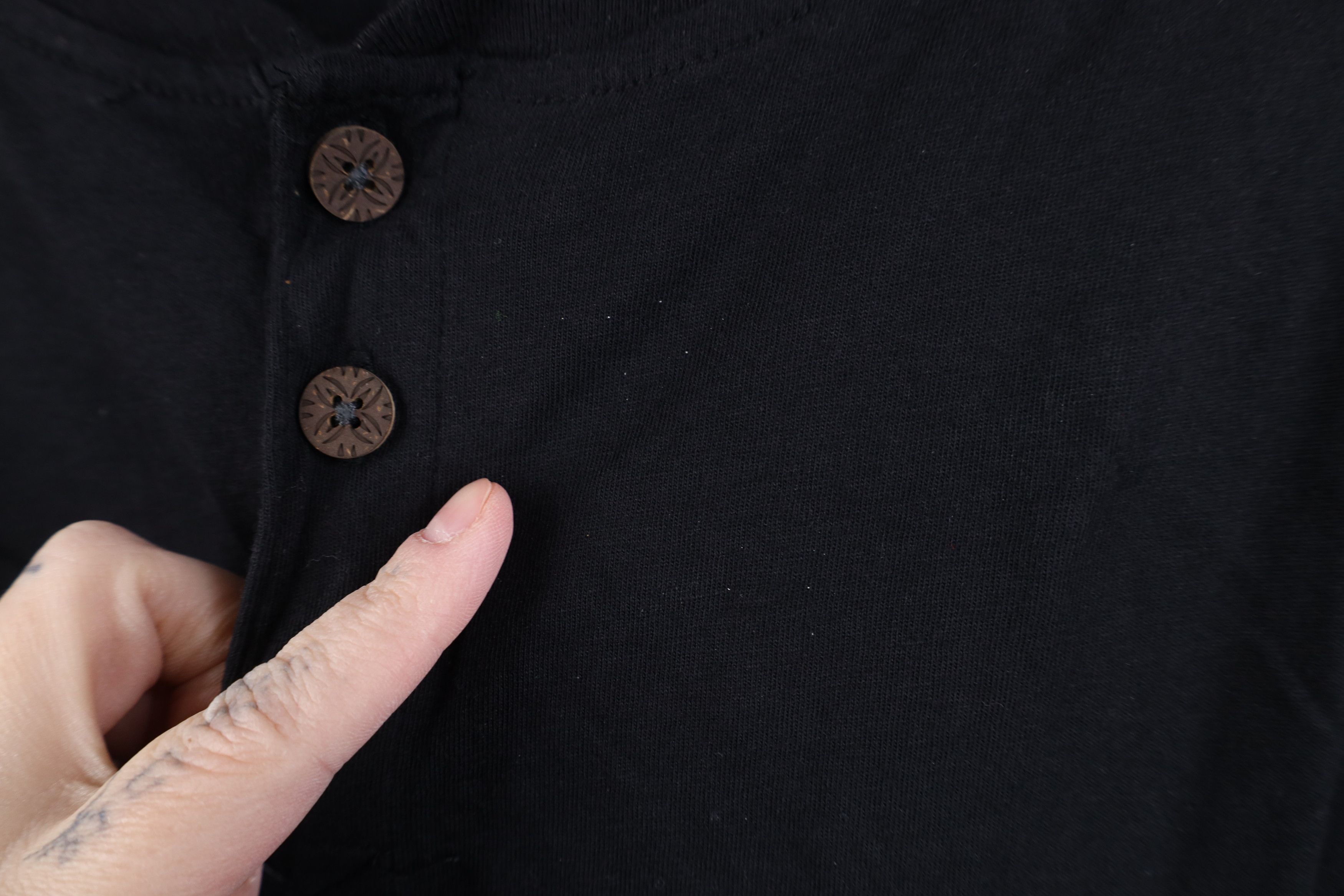 Tommy Bahama Tommy Bahama Cotton Blend Long Sleeve Henley T-Shirt Black Size US L / EU 52-54 / 3 - 6 Thumbnail