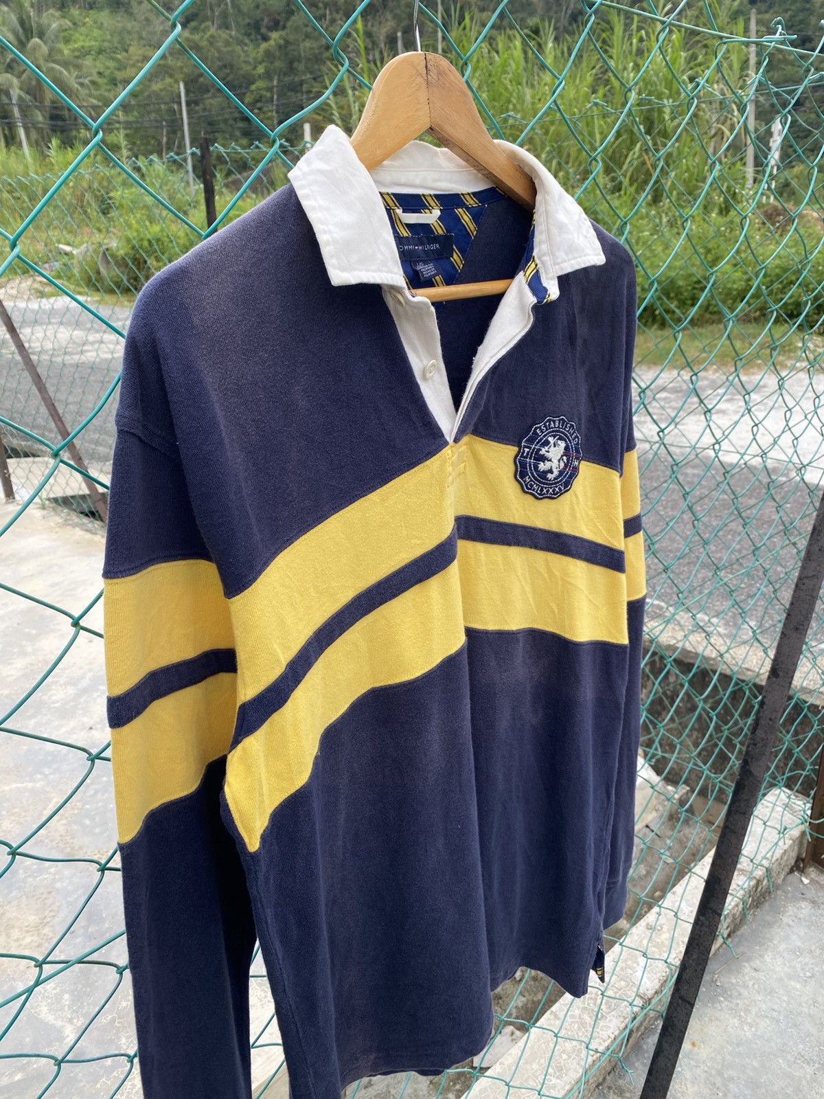 Tommy Hilfiger Vintage Tommy Hilfiger sun faded polo rugby Size US L / EU 52-54 / 3 - 4 Thumbnail