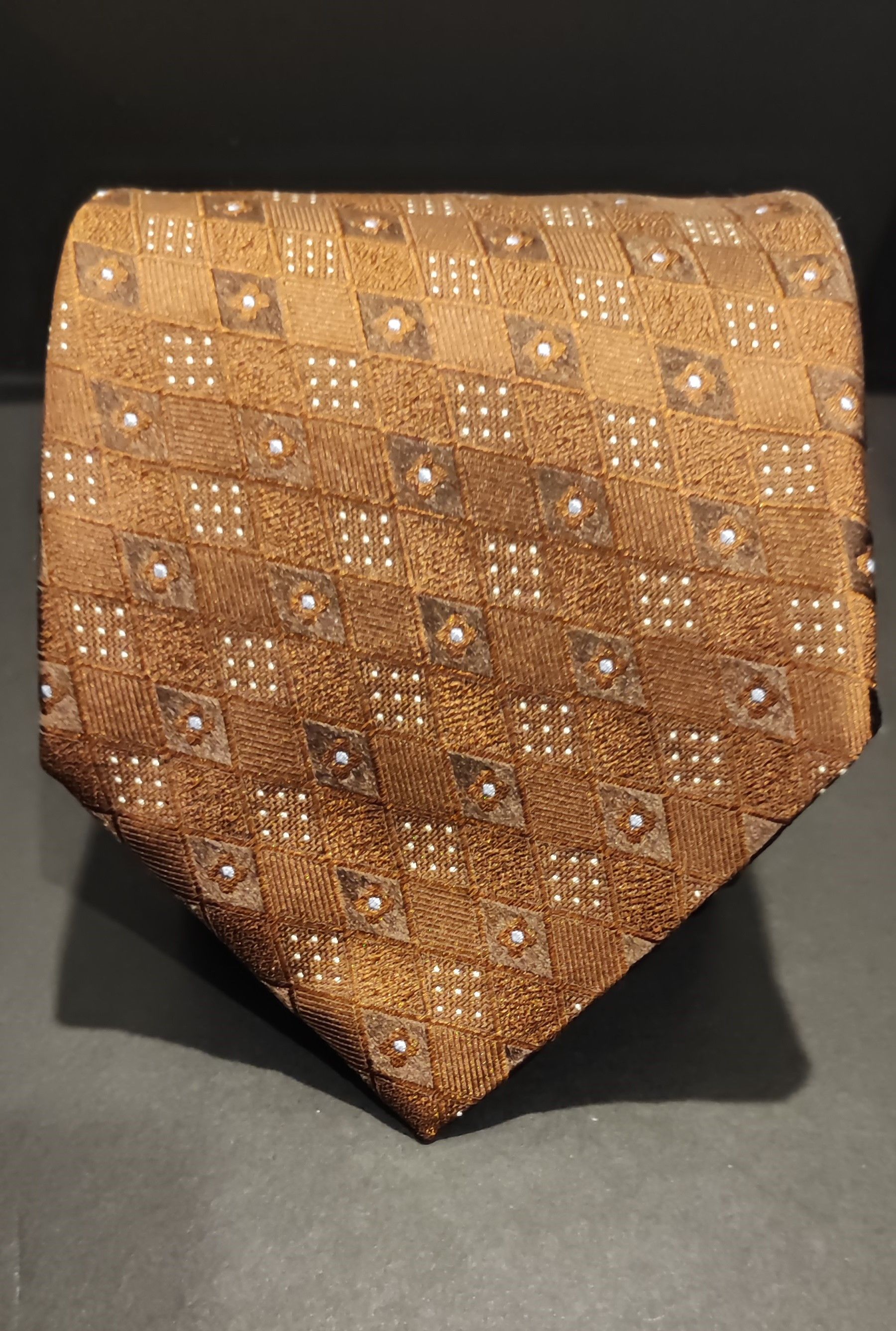 Luigi Borrelli Wide textured brown tie, perfect condition Size ONE SIZE - 1 Thumbnail