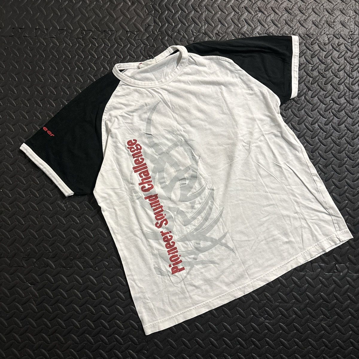 Other 2000’s Pioneer Sound Challenge white and black tee Size US L / EU 52-54 / 3 - 2 Thumbnail