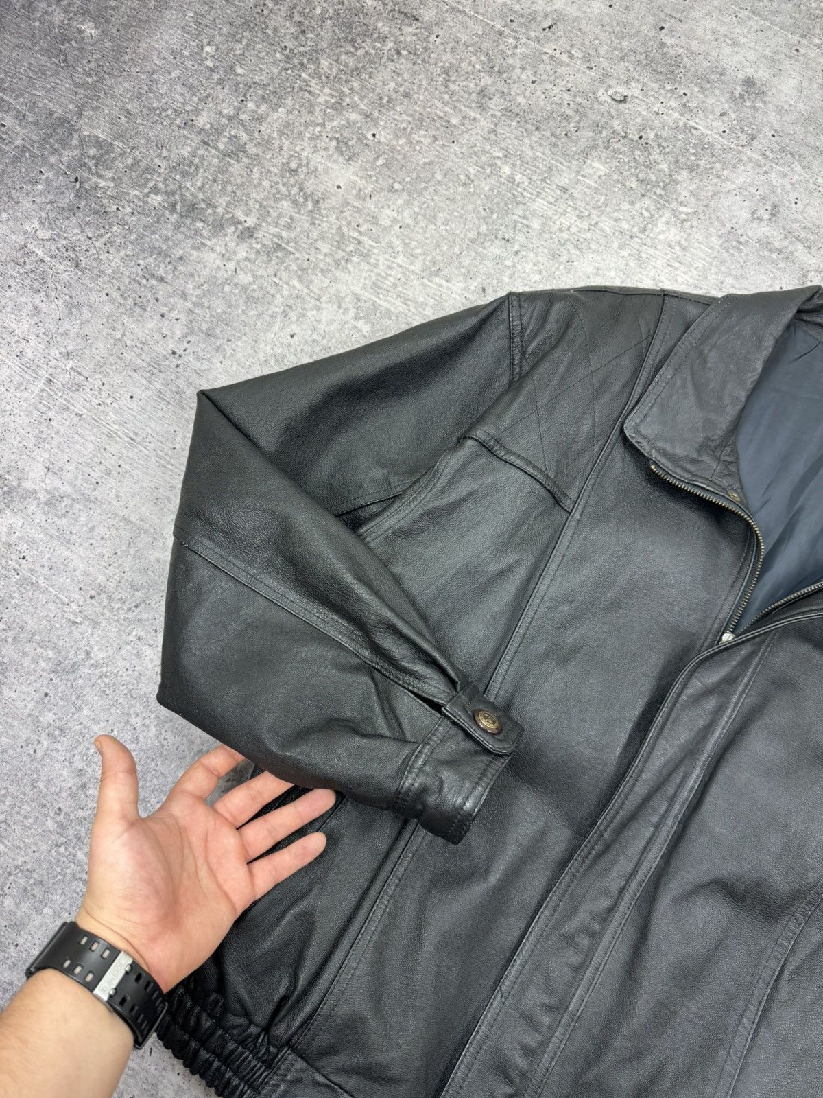 Vintage Vintage Genuine Leather Classic Bomber Leather Jacket Size L Size US L / EU 52-54 / 3 - 8 Thumbnail